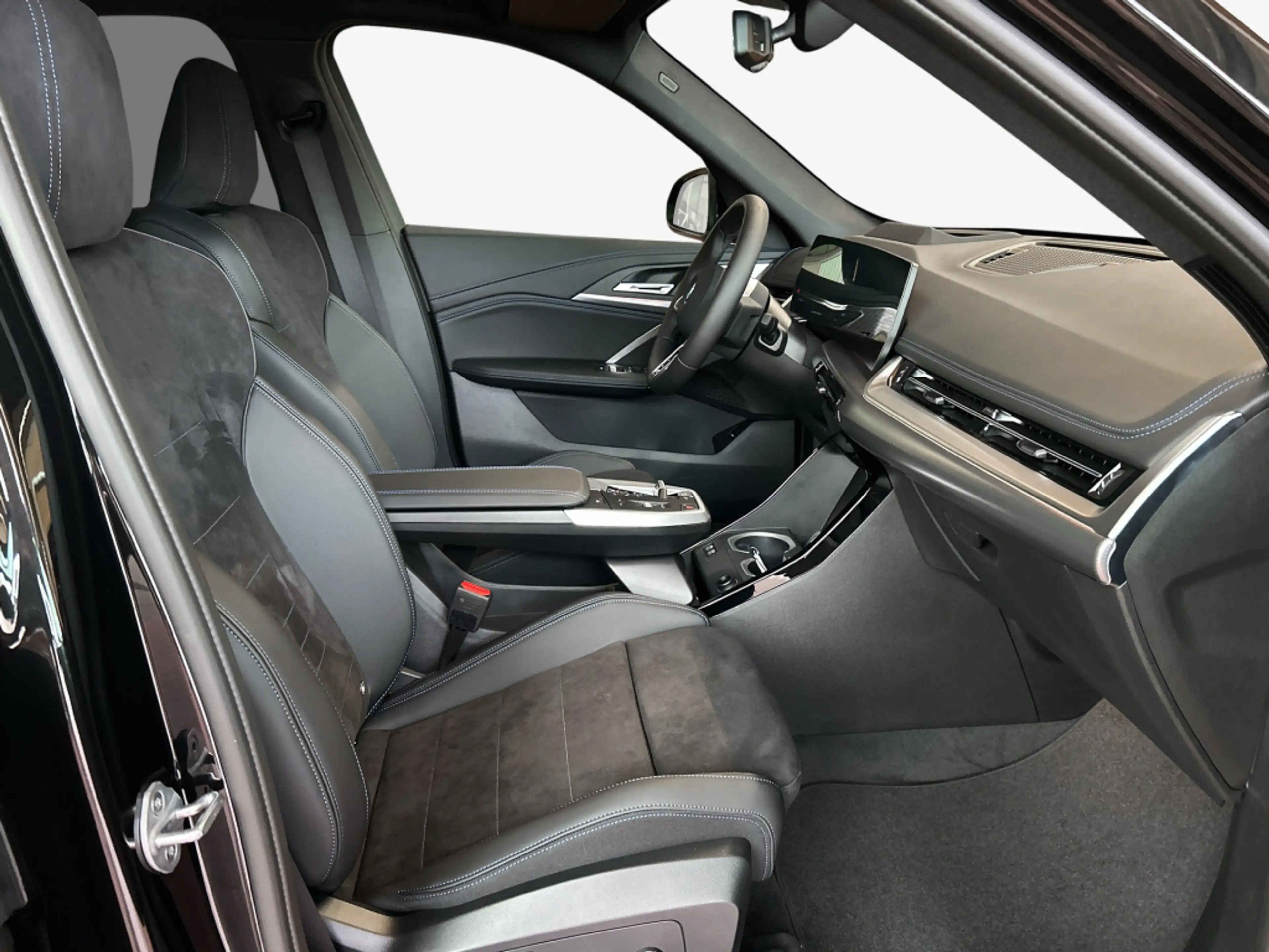BMW iX1 xDrive30 M Sportpaket — photo 13