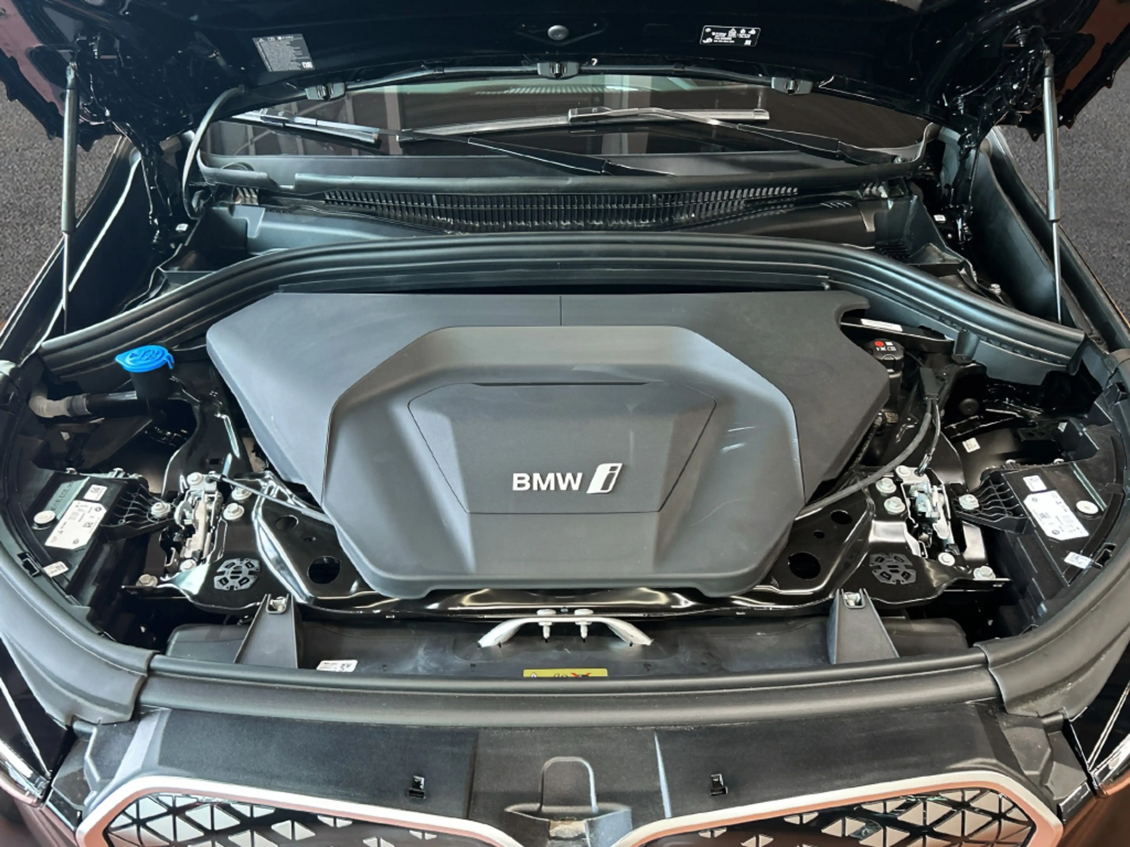 BMW iX1 xDrive30 M Sportpaket — photo 8