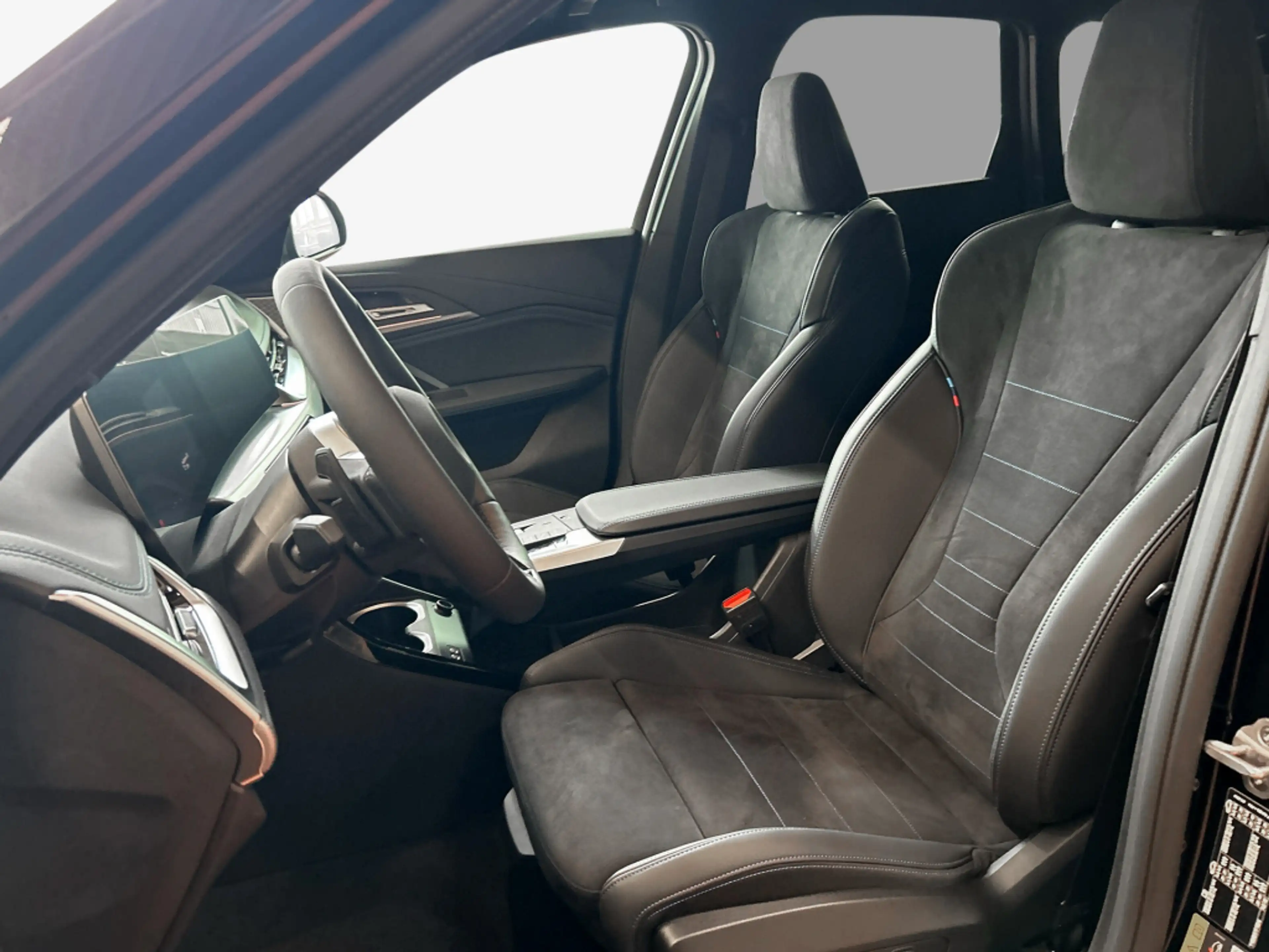 BMW iX1 xDrive30 M Sportpaket — photo 11