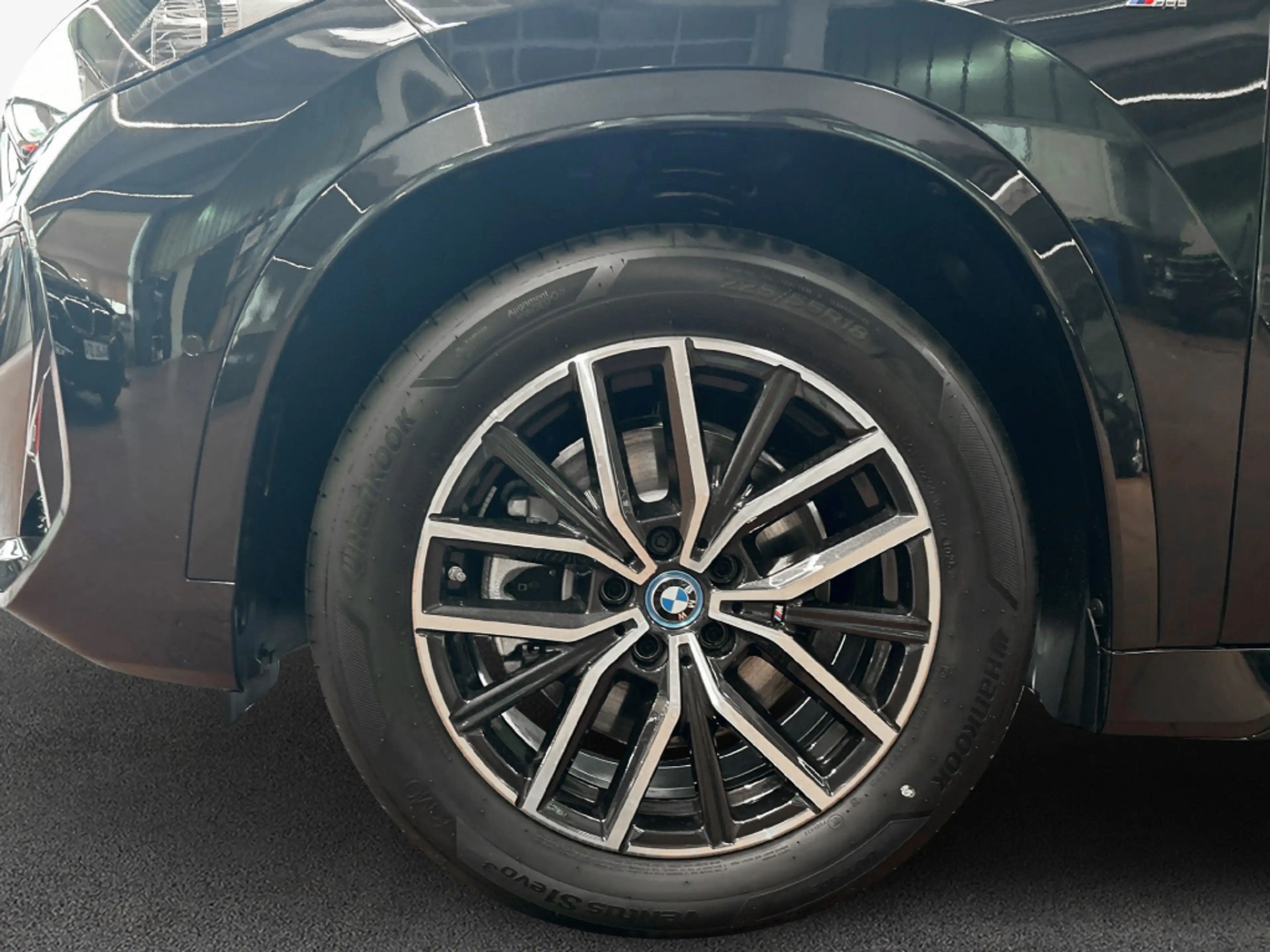 BMW iX1 xDrive30 M Sportpaket — photo 7