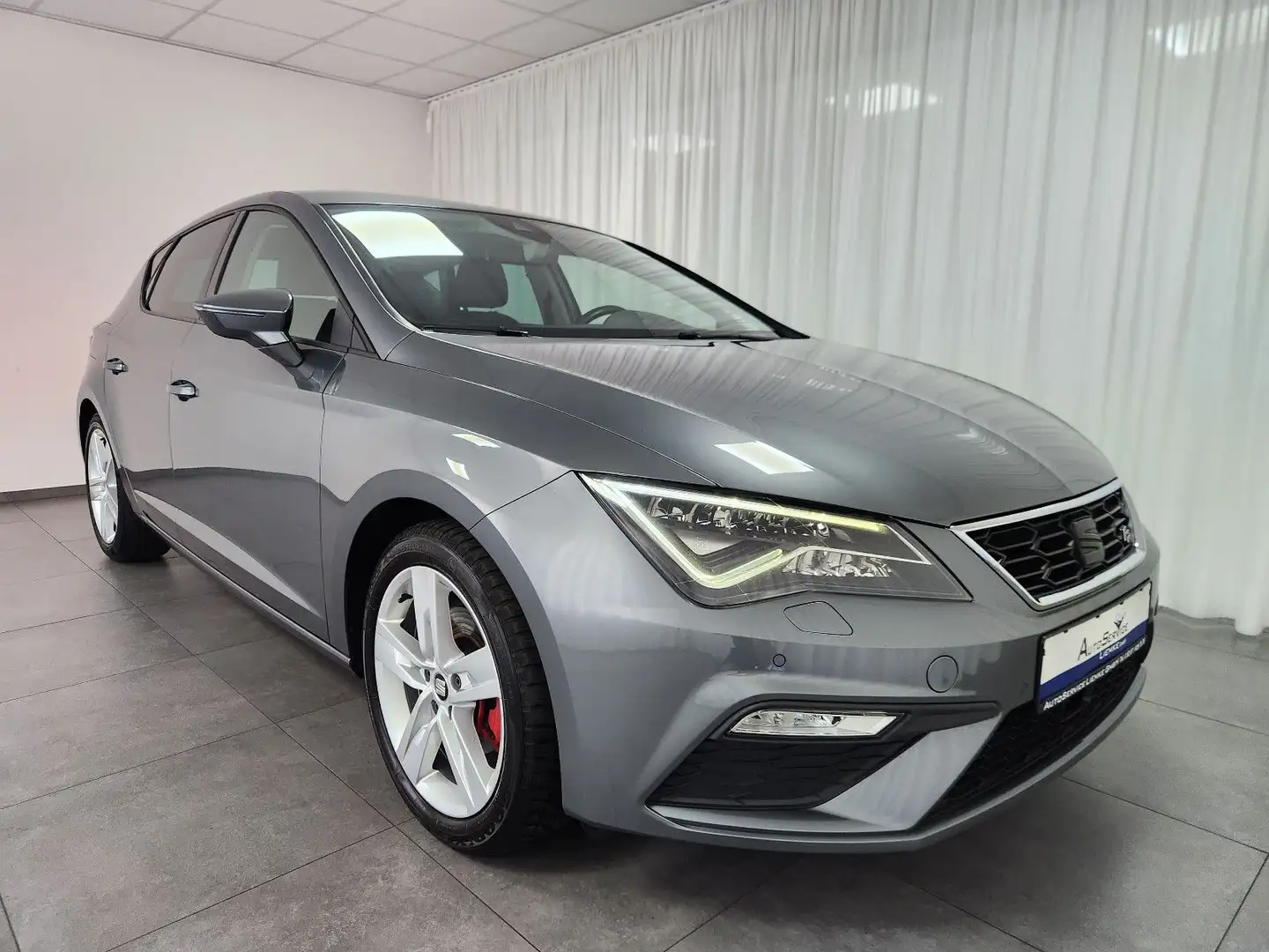 SEAT Leon FR 150PS ACC LED NAV SHZ TEL PDC CarPlay Grijs - 1