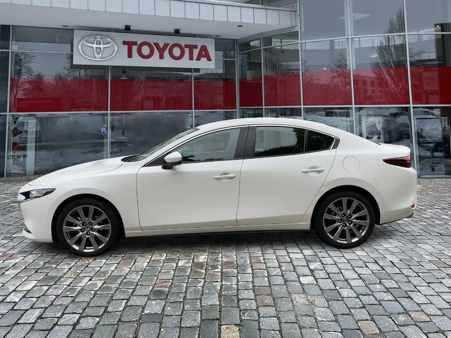 Mazda 3 4-trg. SKYACTIV-X wenig KM*Anhängerkupplung Weiß - 2