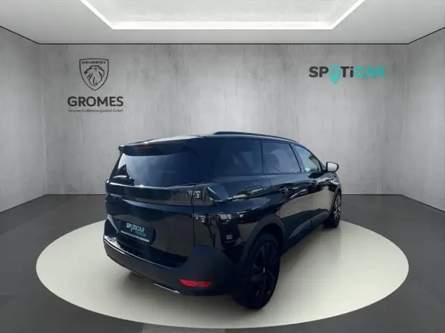 Peugeot 5008 view 3