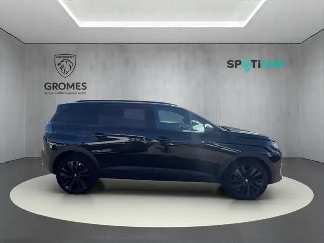 Peugeot 5008 view 2