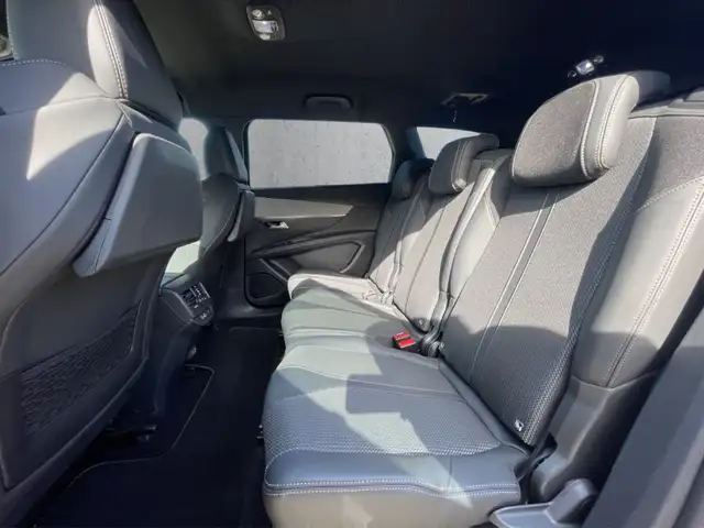 Peugeot 5008 view 8