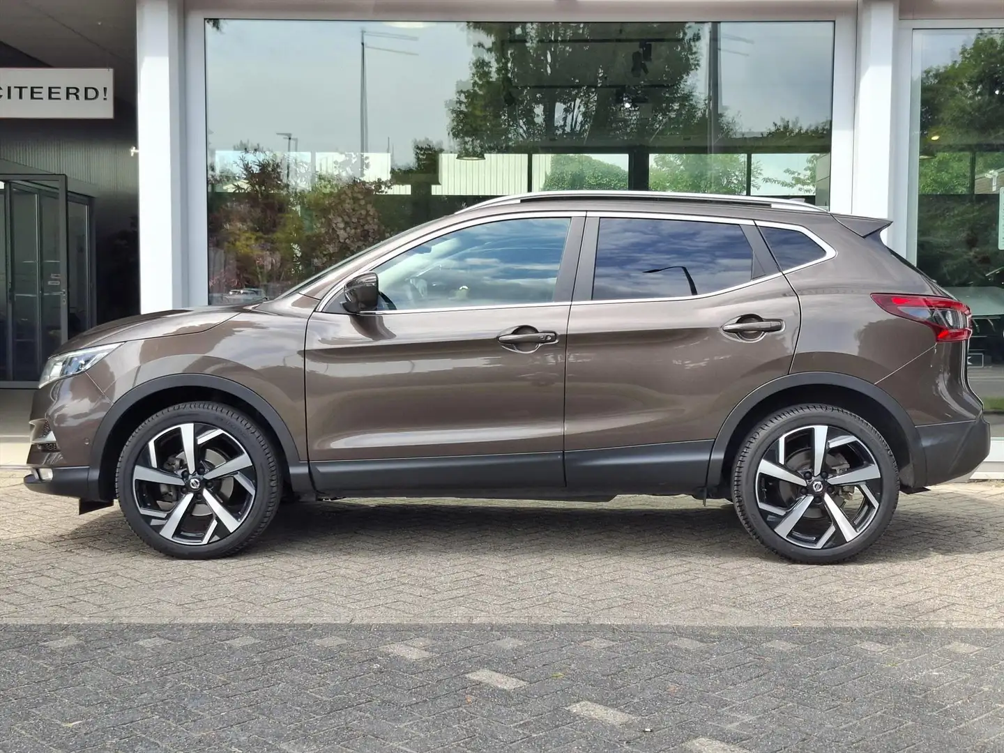 Nissan Qashqai 1.2 115pk DIG-T XTRONIC Tekna | Trekhaak | Navigat Bruin - 2