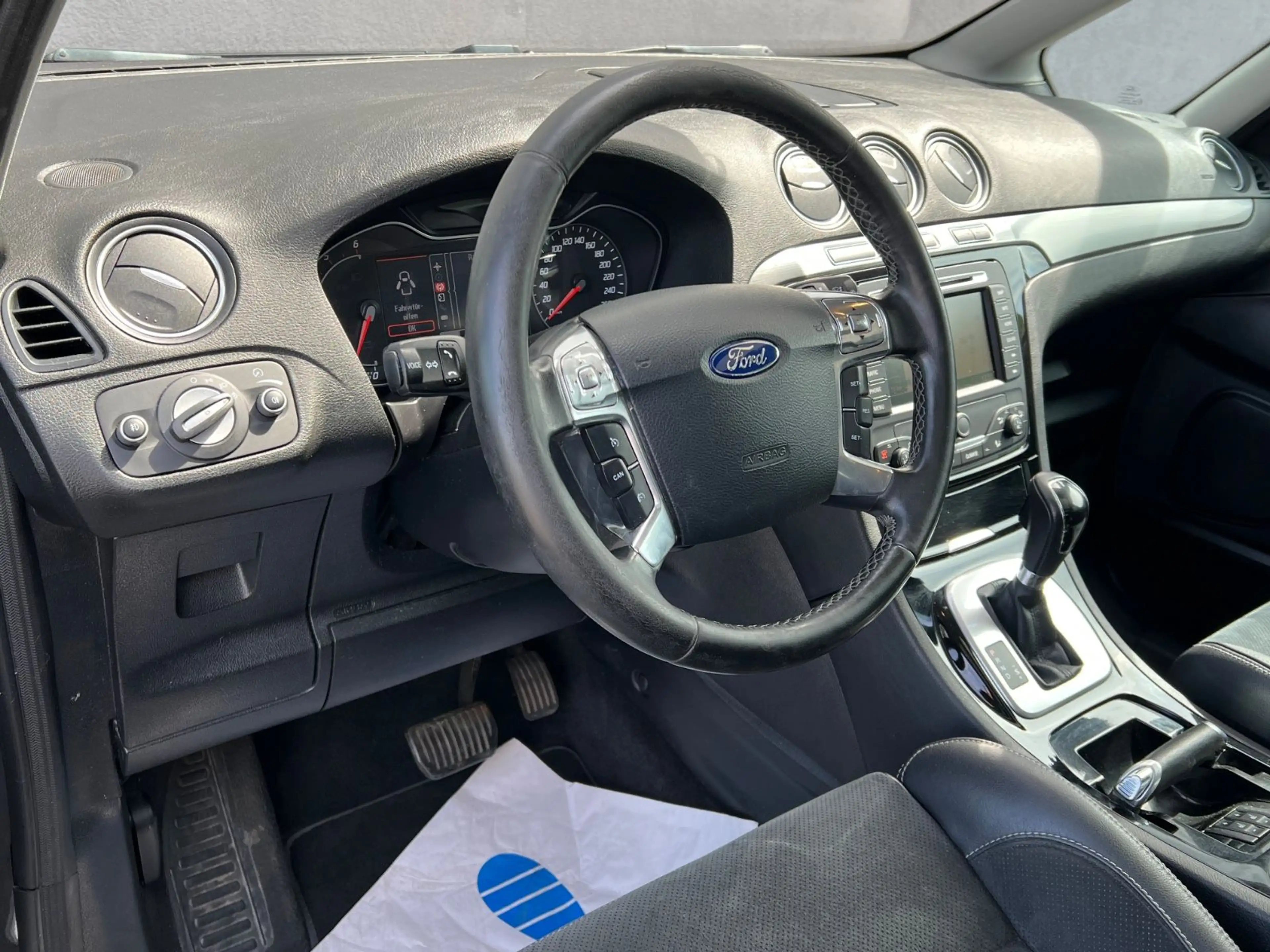 Ford Galaxy Titanium*PDC*NAVI*LEDER*7SITZER* — photo 9
