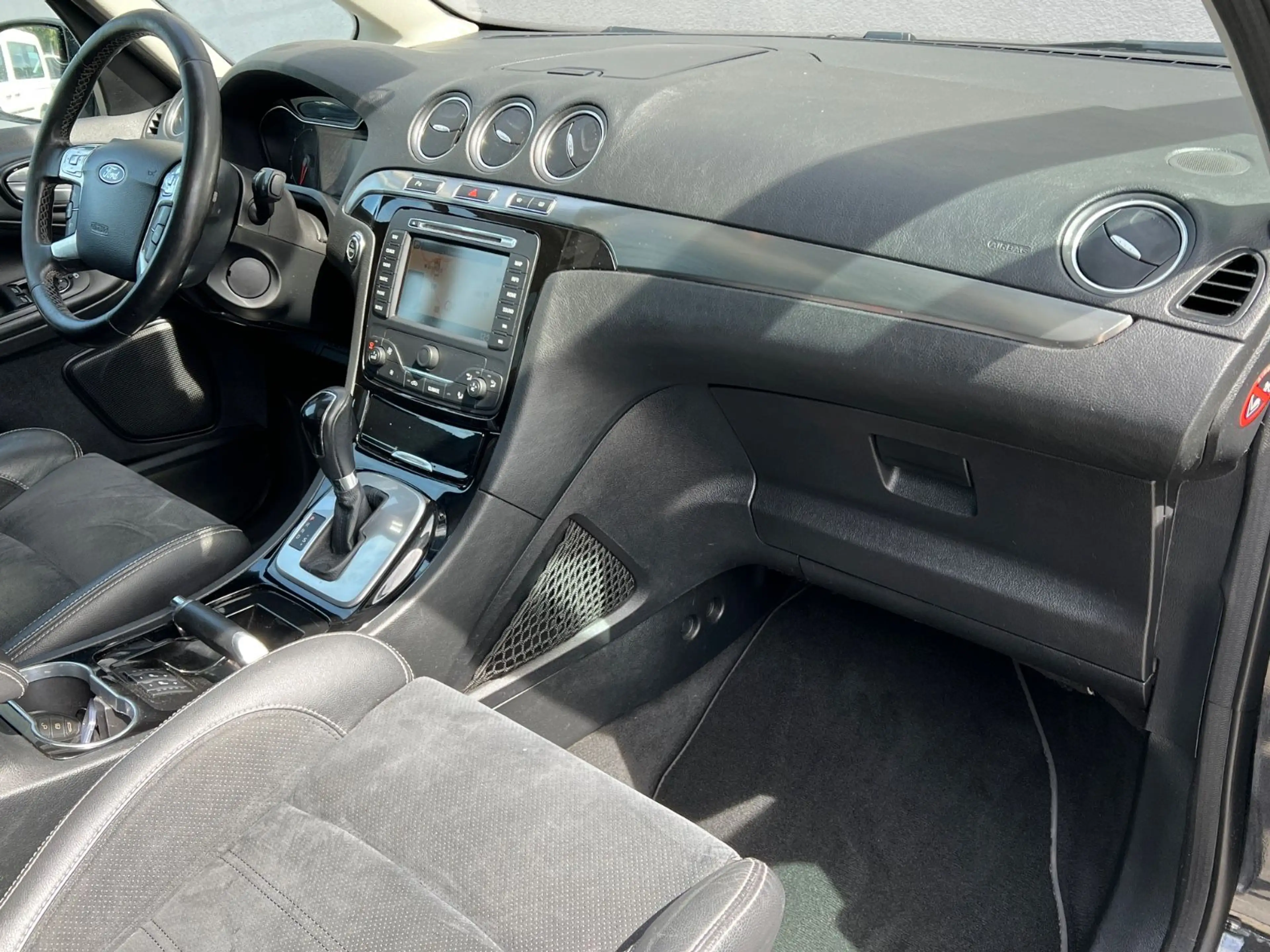 Ford Galaxy Titanium*PDC*NAVI*LEDER*7SITZER* — photo 12