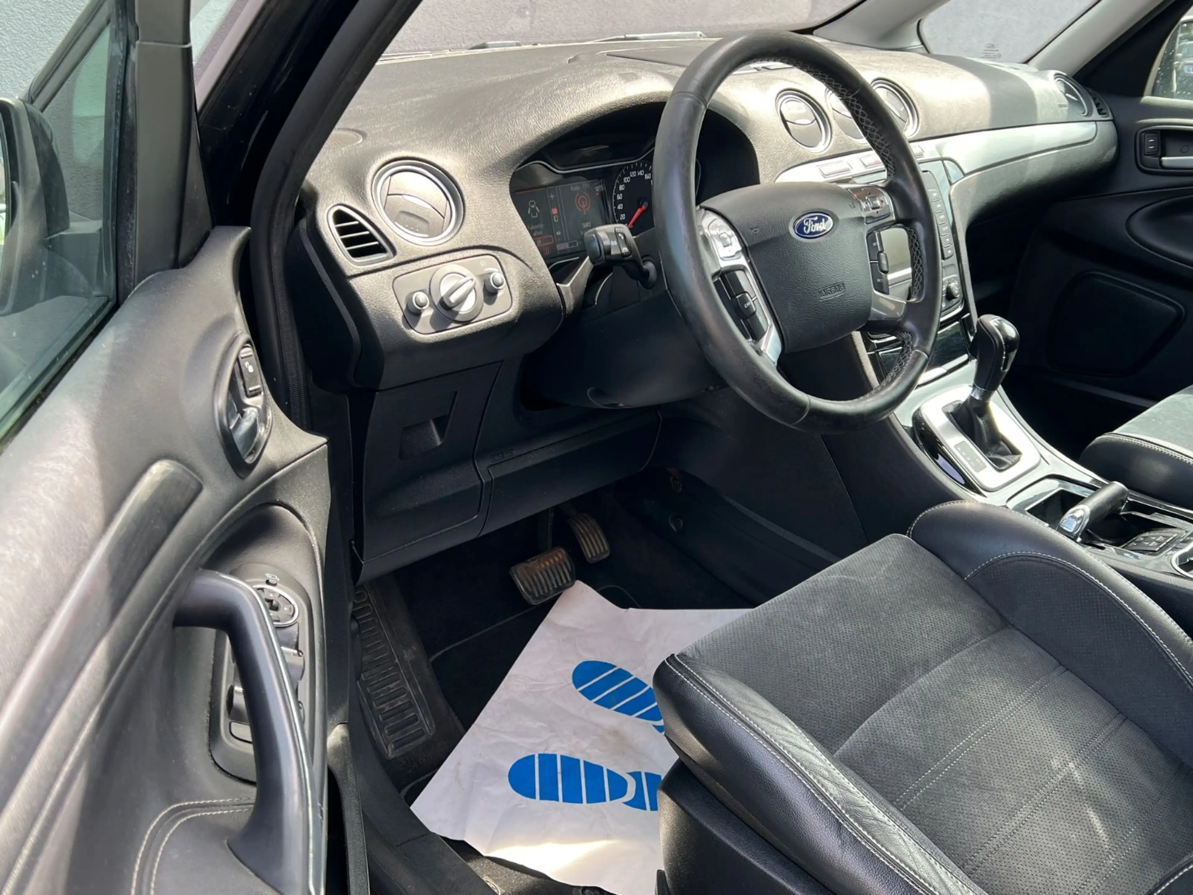 Ford Galaxy Titanium*PDC*NAVI*LEDER*7SITZER* — photo 10