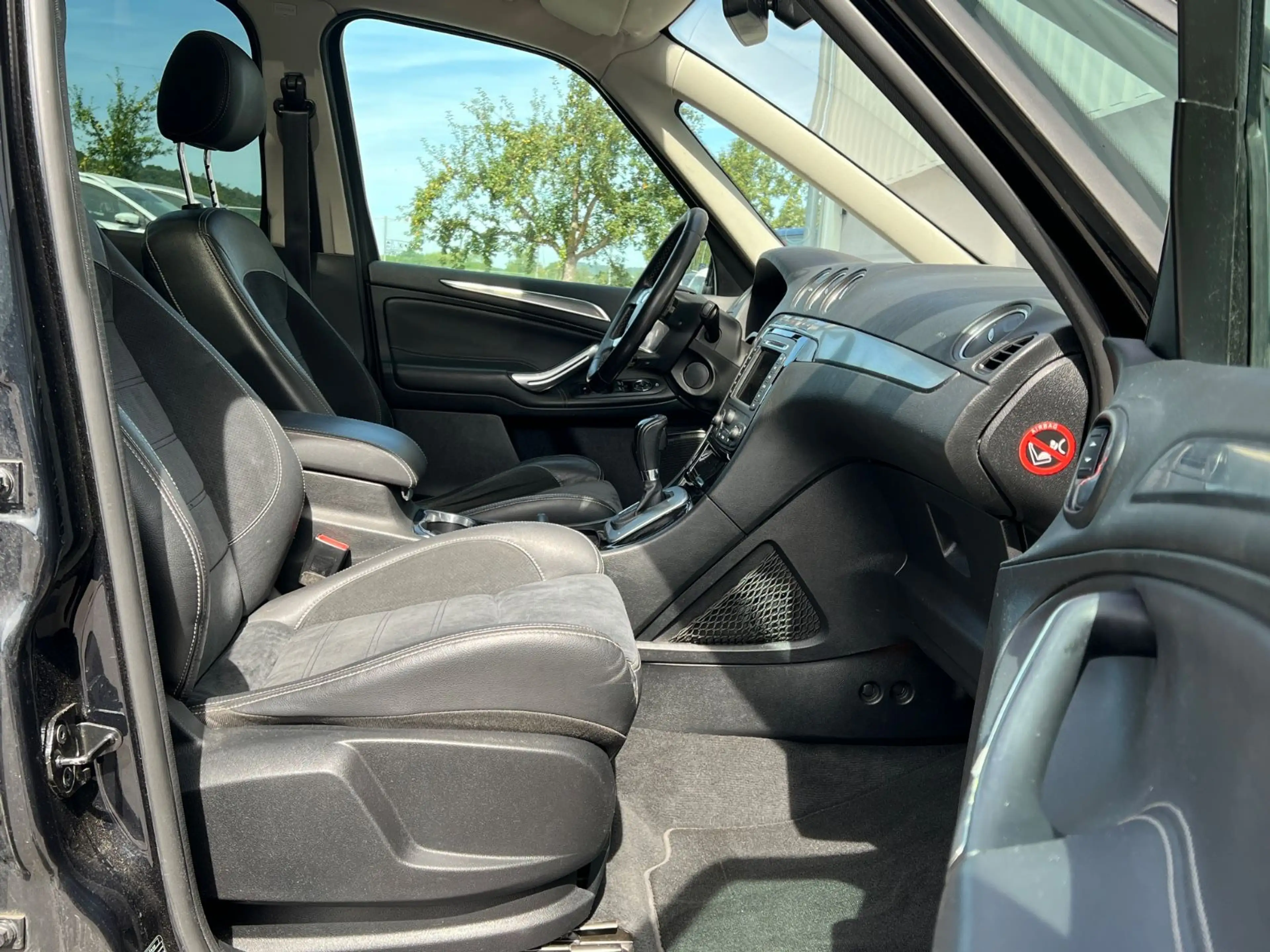 Ford Galaxy Titanium*PDC*NAVI*LEDER*7SITZER* — photo 14