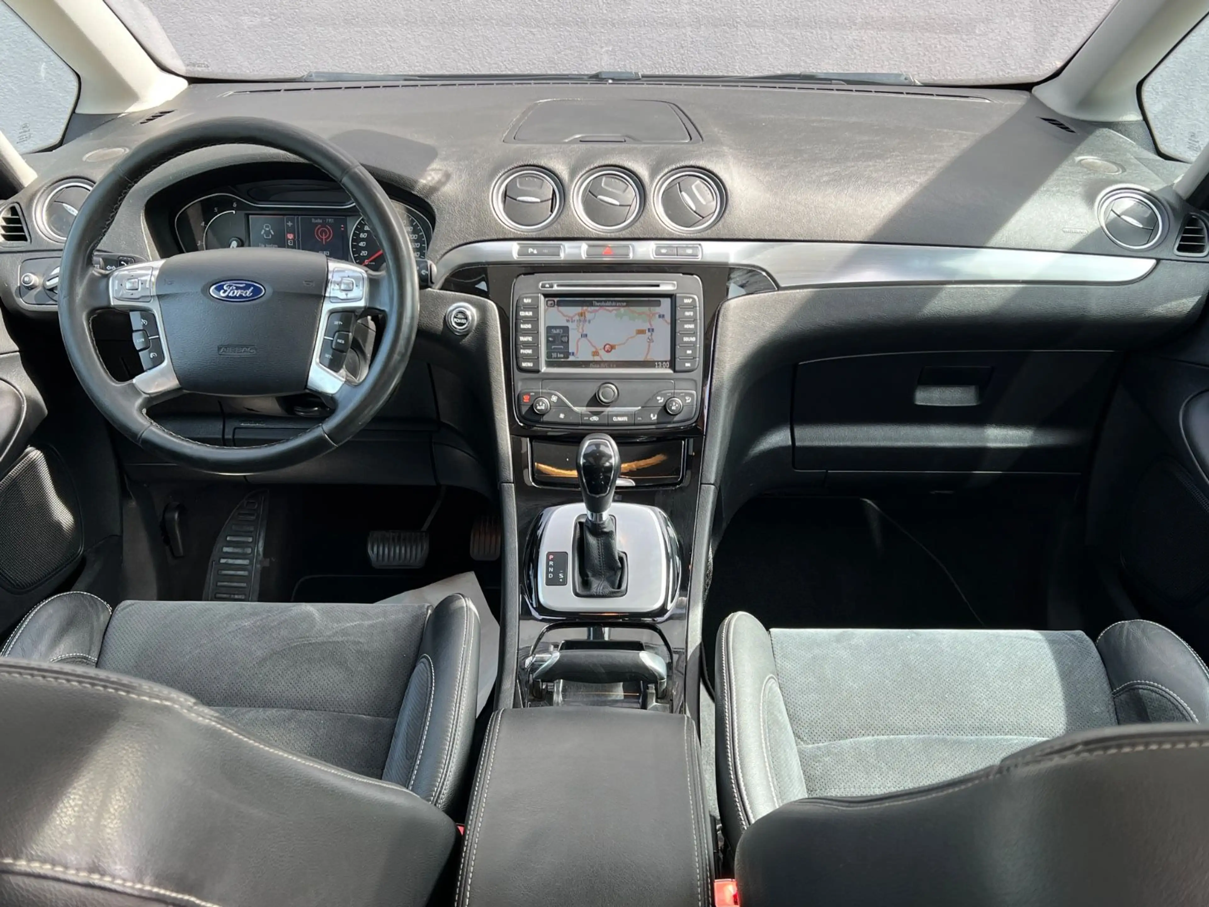 Ford Galaxy Titanium*PDC*NAVI*LEDER*7SITZER* — photo 11