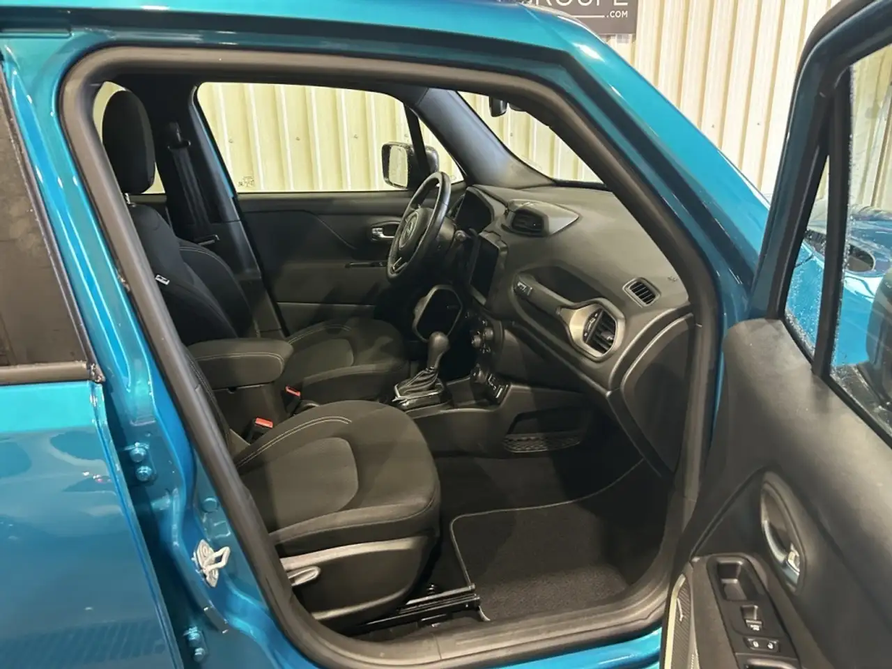 Jeep Renegade снимка Jeep Renegade