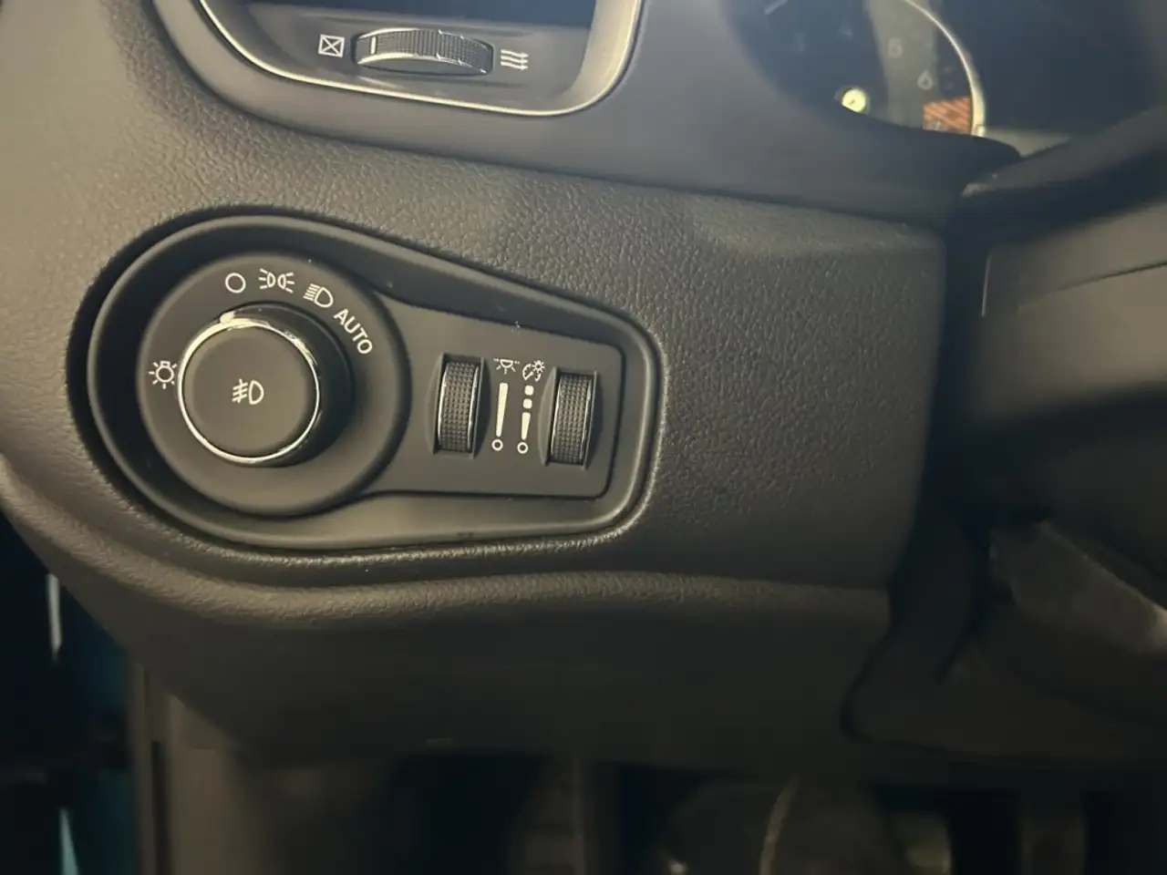 Jeep Renegade снимка Jeep Renegade