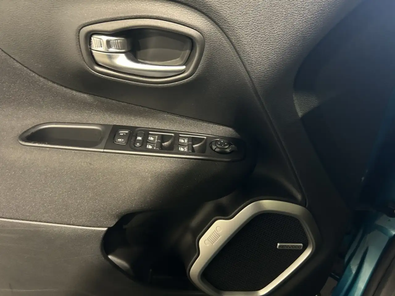 Jeep Renegade снимка Jeep Renegade
