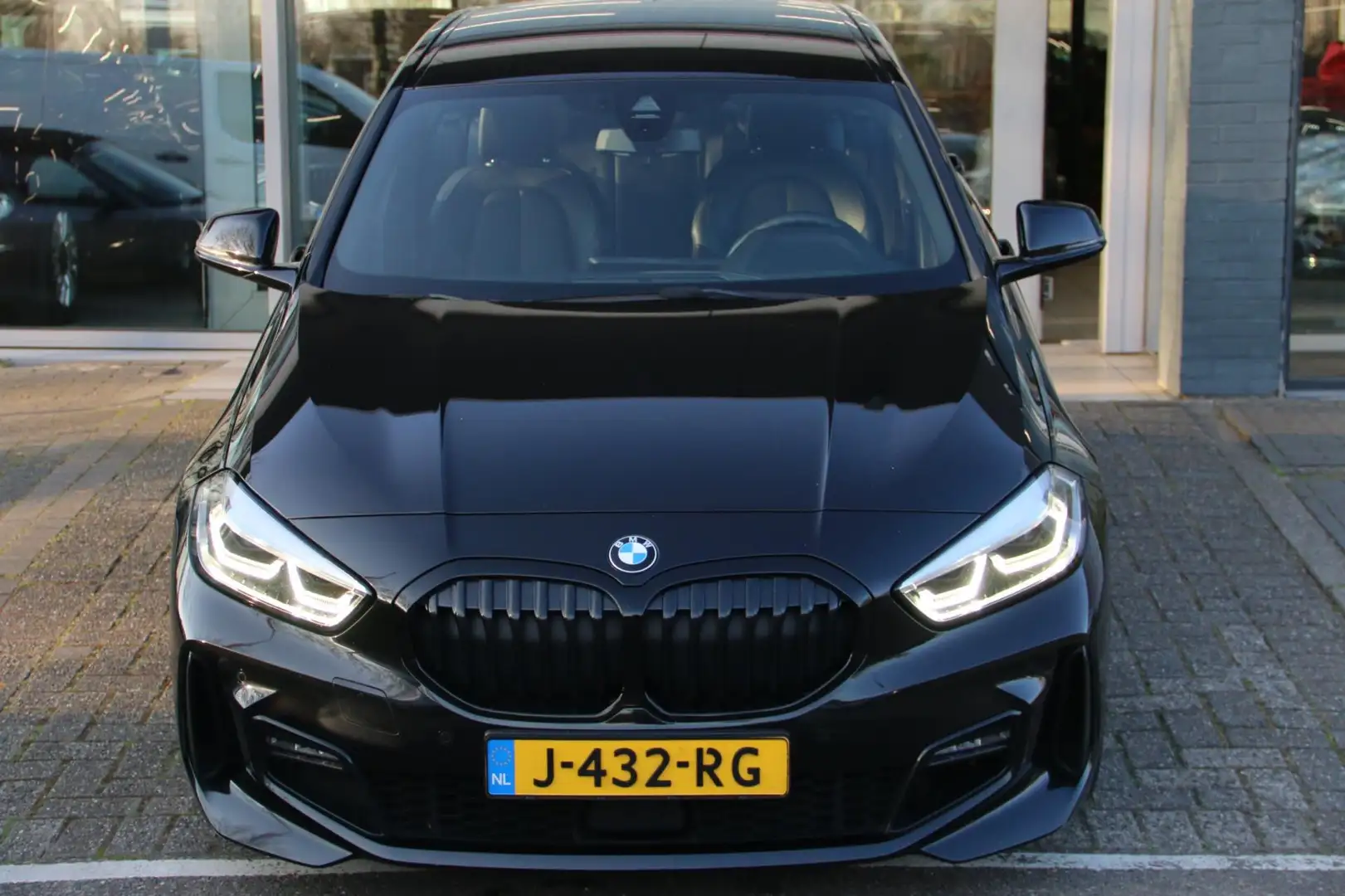 BMW 118 1-serie 118i High Executive Edition M-PAKKET NL-AU Zwart - 2