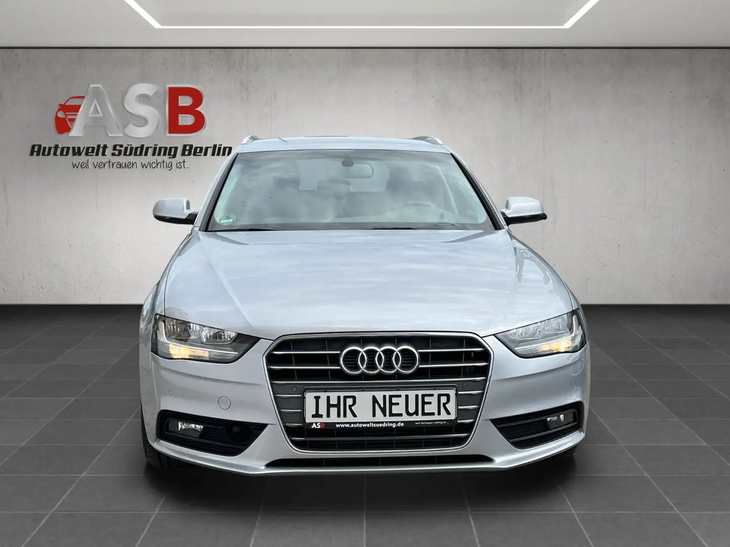 Audi A4 2,0 TDI Avant Ambiente Automatik*ACC*MMI Navi Zilver - 2