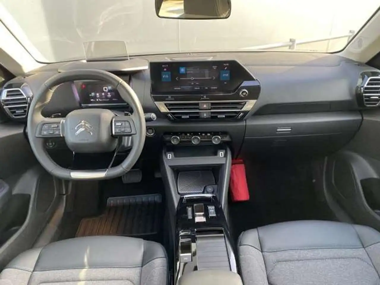 Citroen C4 e-C4 X — photo 2