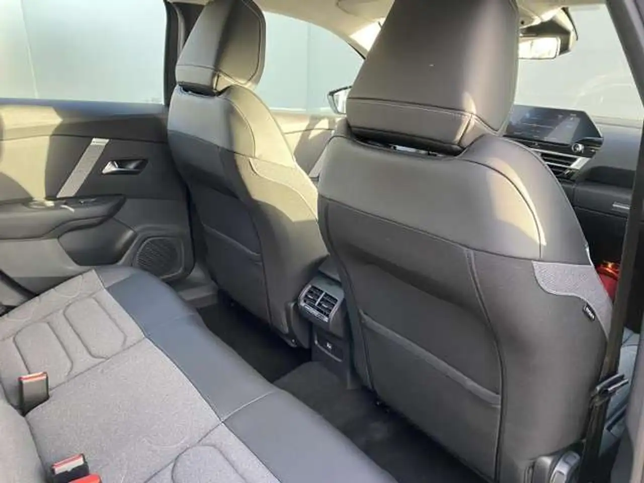 Citroen C4 e-C4 X — photo 16