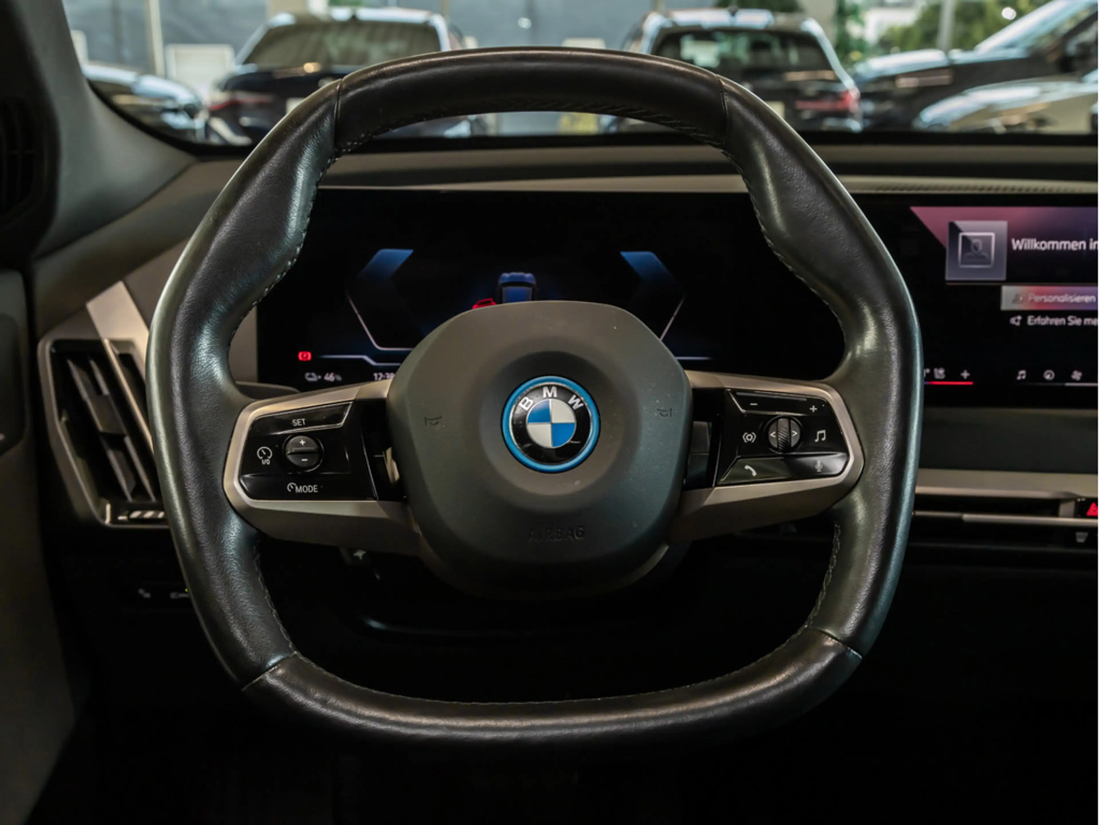 BMW iX xDrive 40 AHK HUD 360° LASER LED ACC NAVI — photo 13