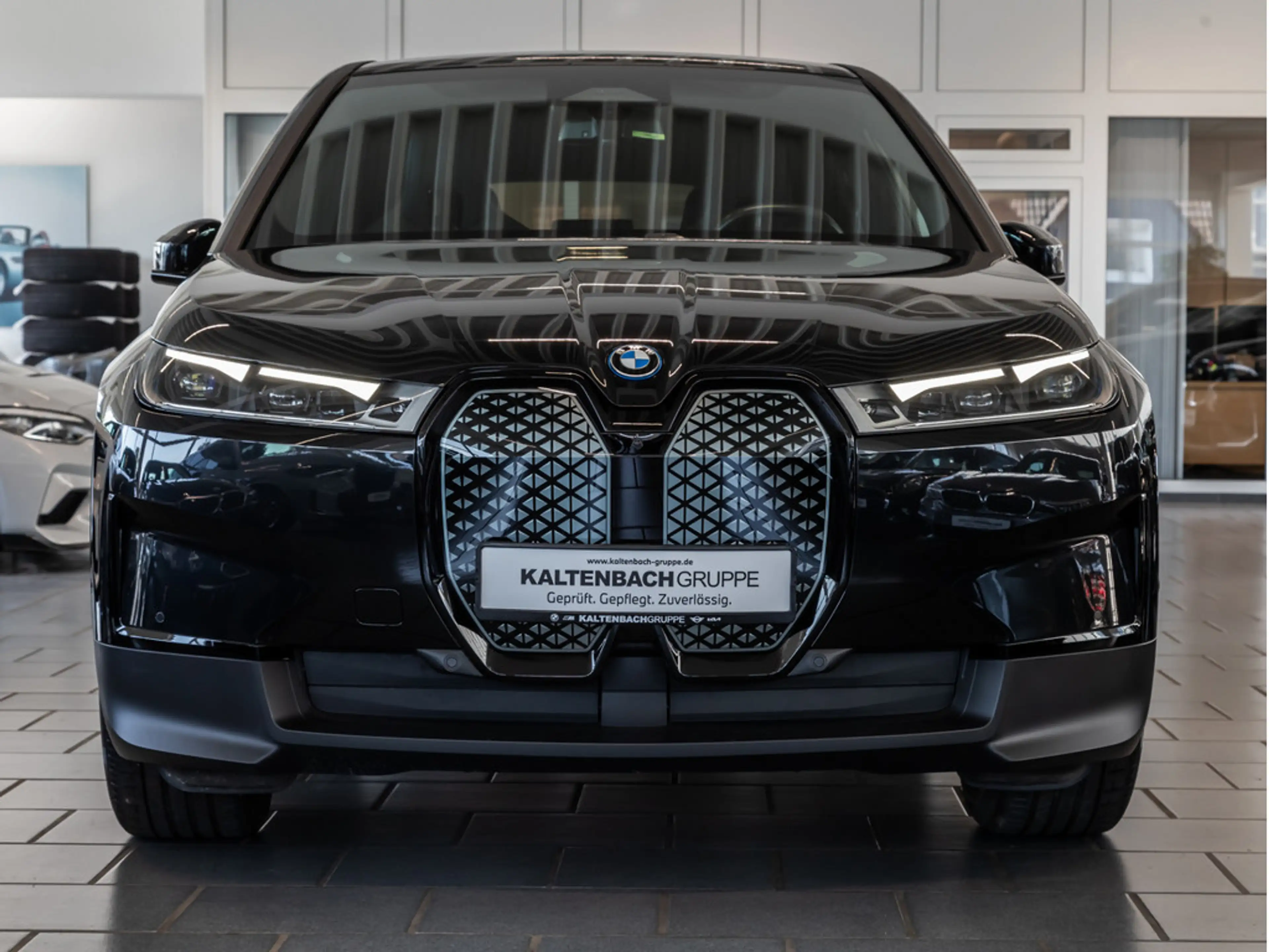BMW iX xDrive 40 AHK HUD 360° LASER LED ACC NAVI — photo 3