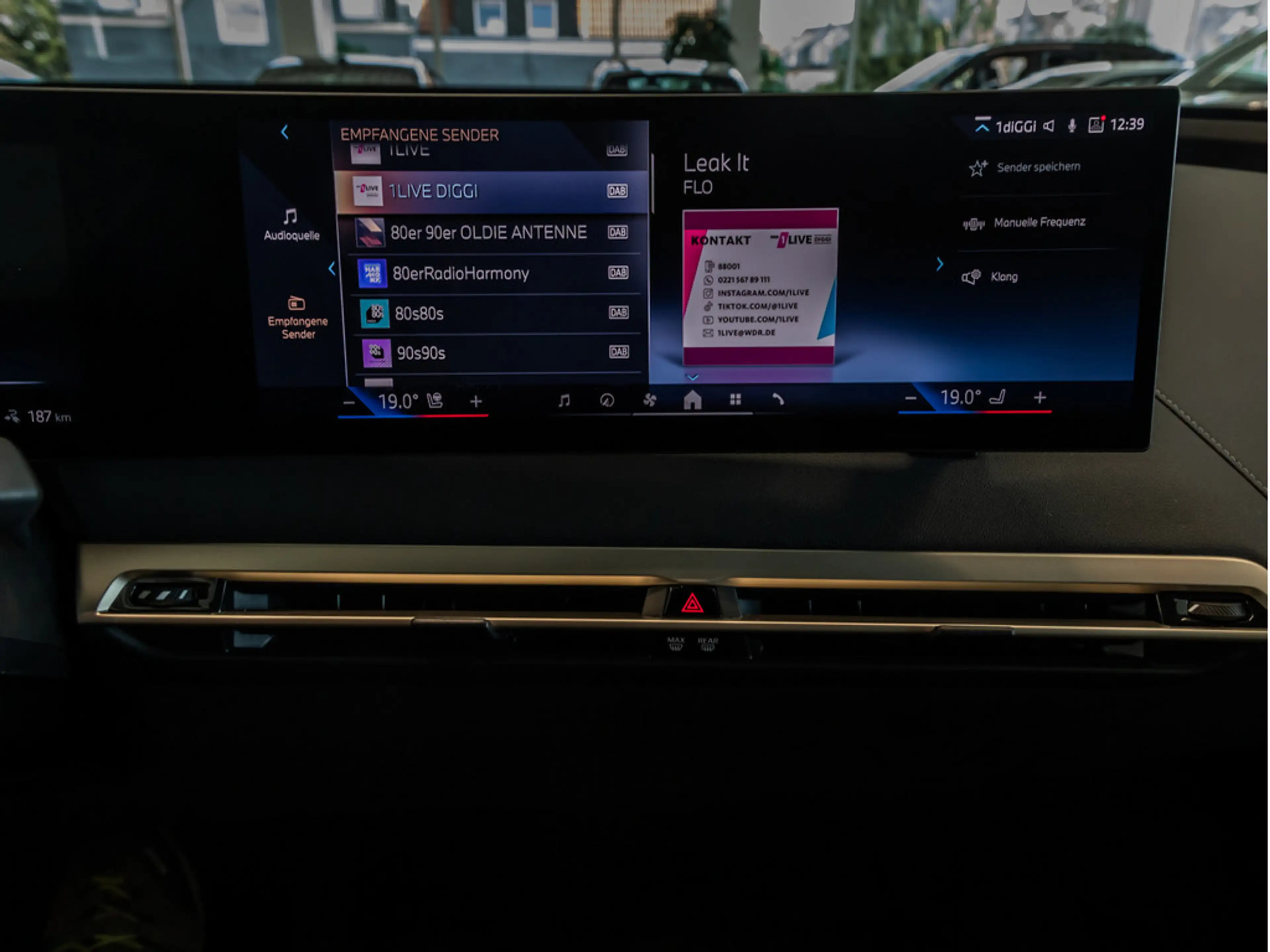 BMW iX xDrive 40 AHK HUD 360° LASER LED ACC NAVI — photo 15