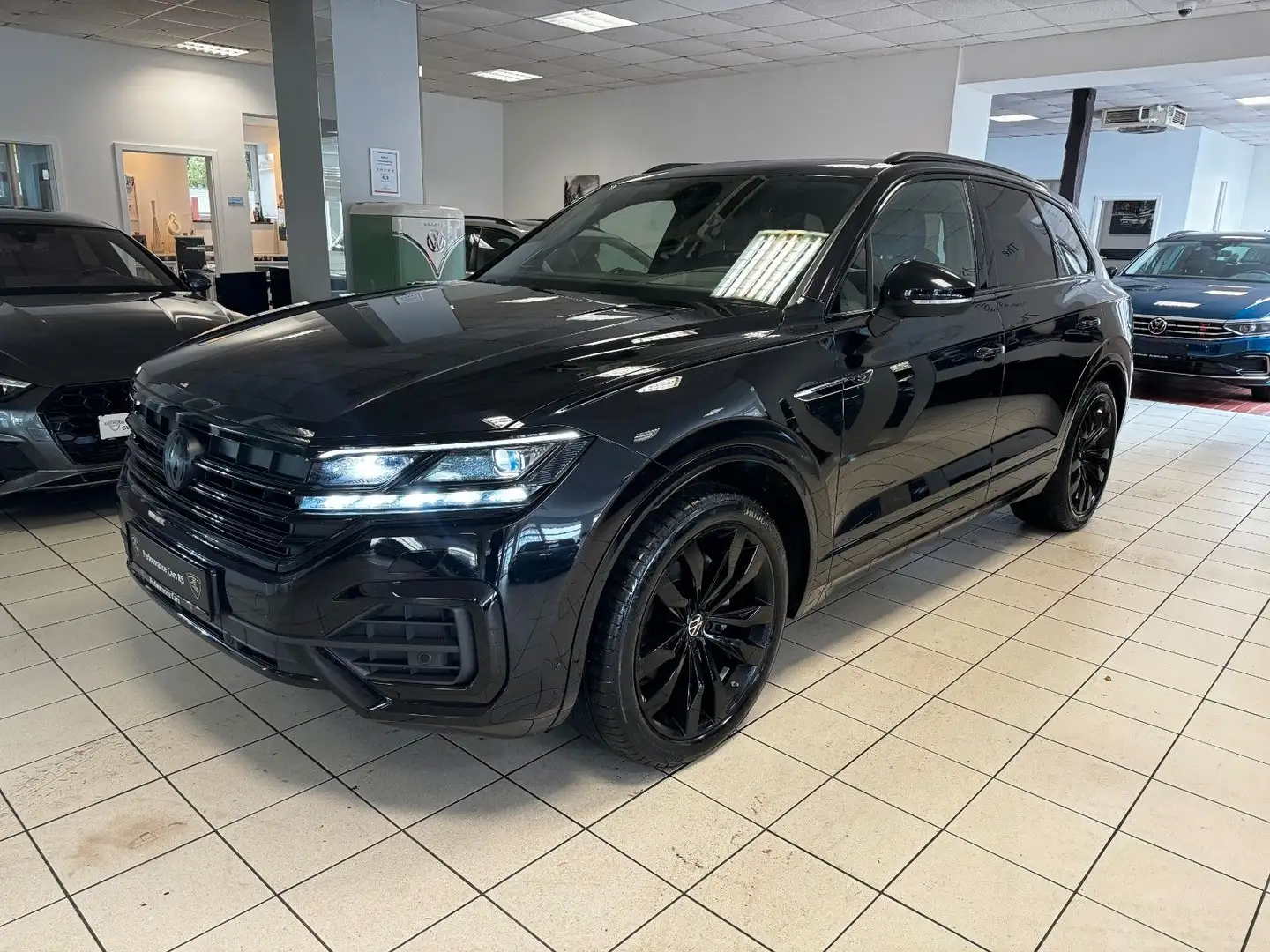 Volkswagen Touareg R-Line Matrix/Pano/AHK/Luft/DYNAUDIO Noir - 1