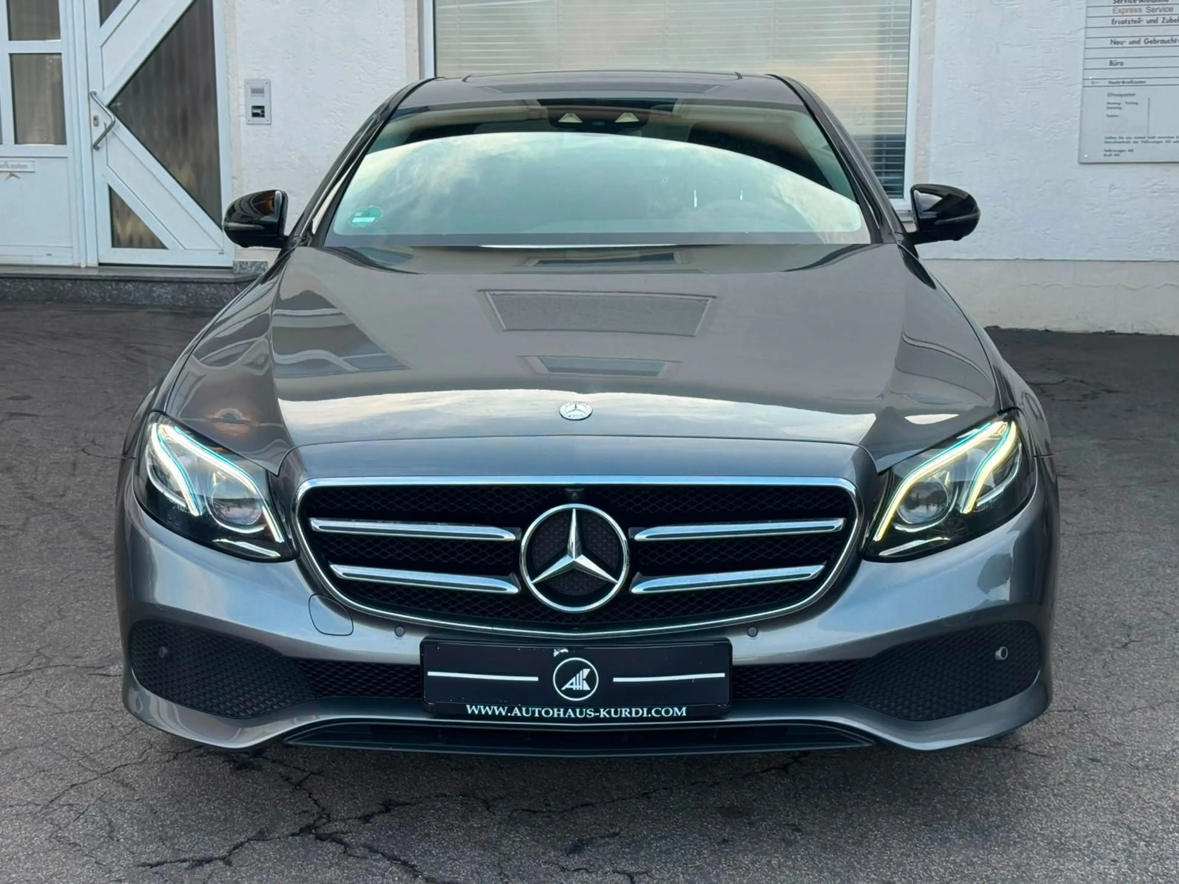 Mercedes-Benz E 220 E220d Lim. 360° SCHIEBEDACH CARPLAY LED HUD TEMP — photo 3
