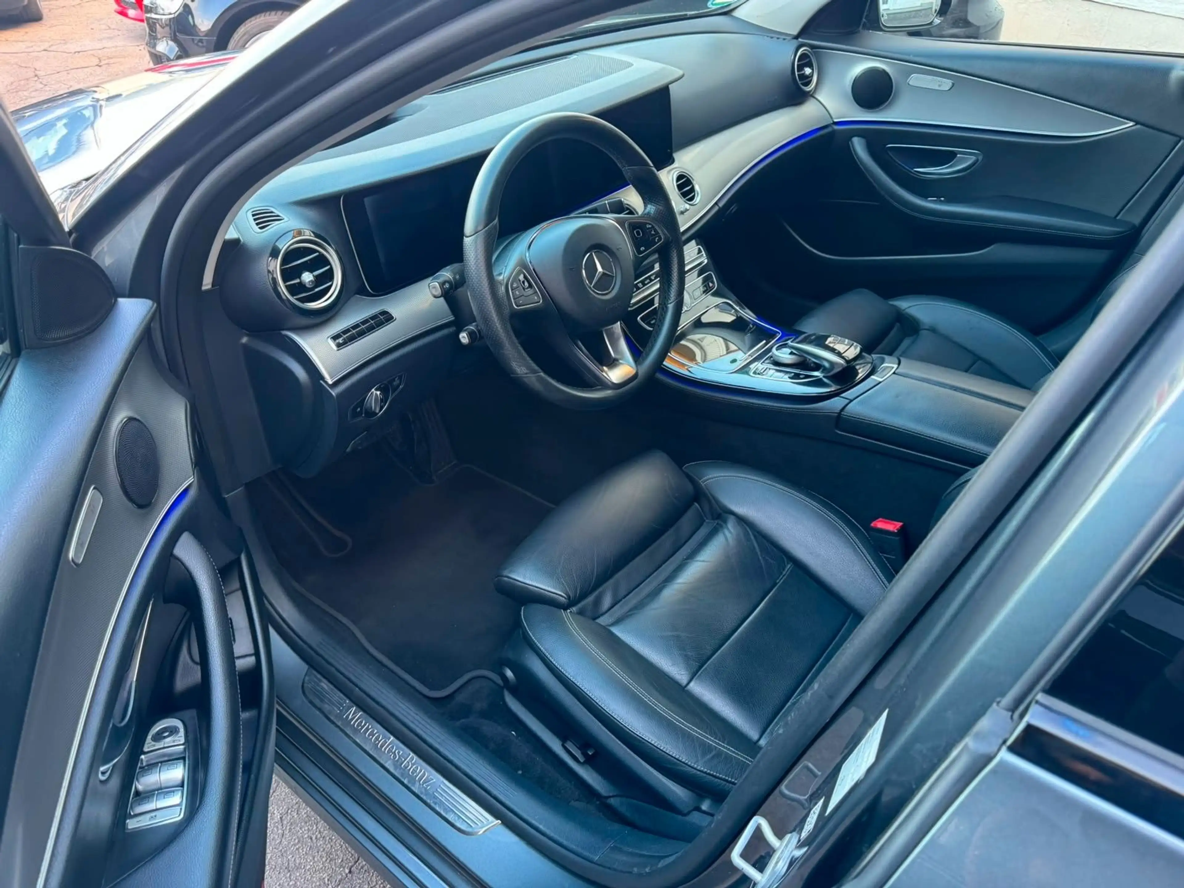 Mercedes-Benz E 220 E220d Lim. 360° SCHIEBEDACH CARPLAY LED HUD TEMP — photo 10
