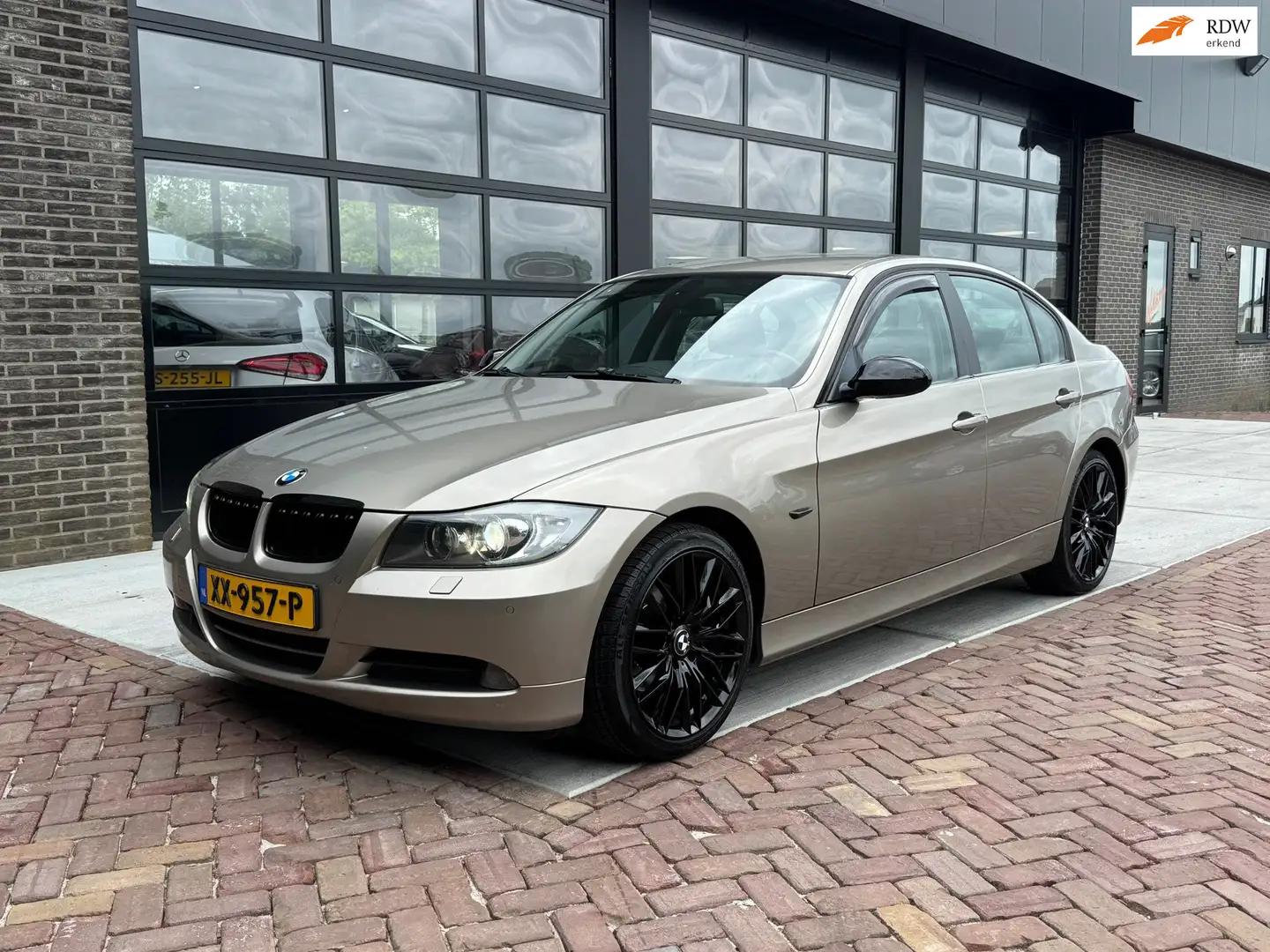 BMW 320 3-serie 320i | CarPlay | Autm | Cruise | Navi | Grijs - 1