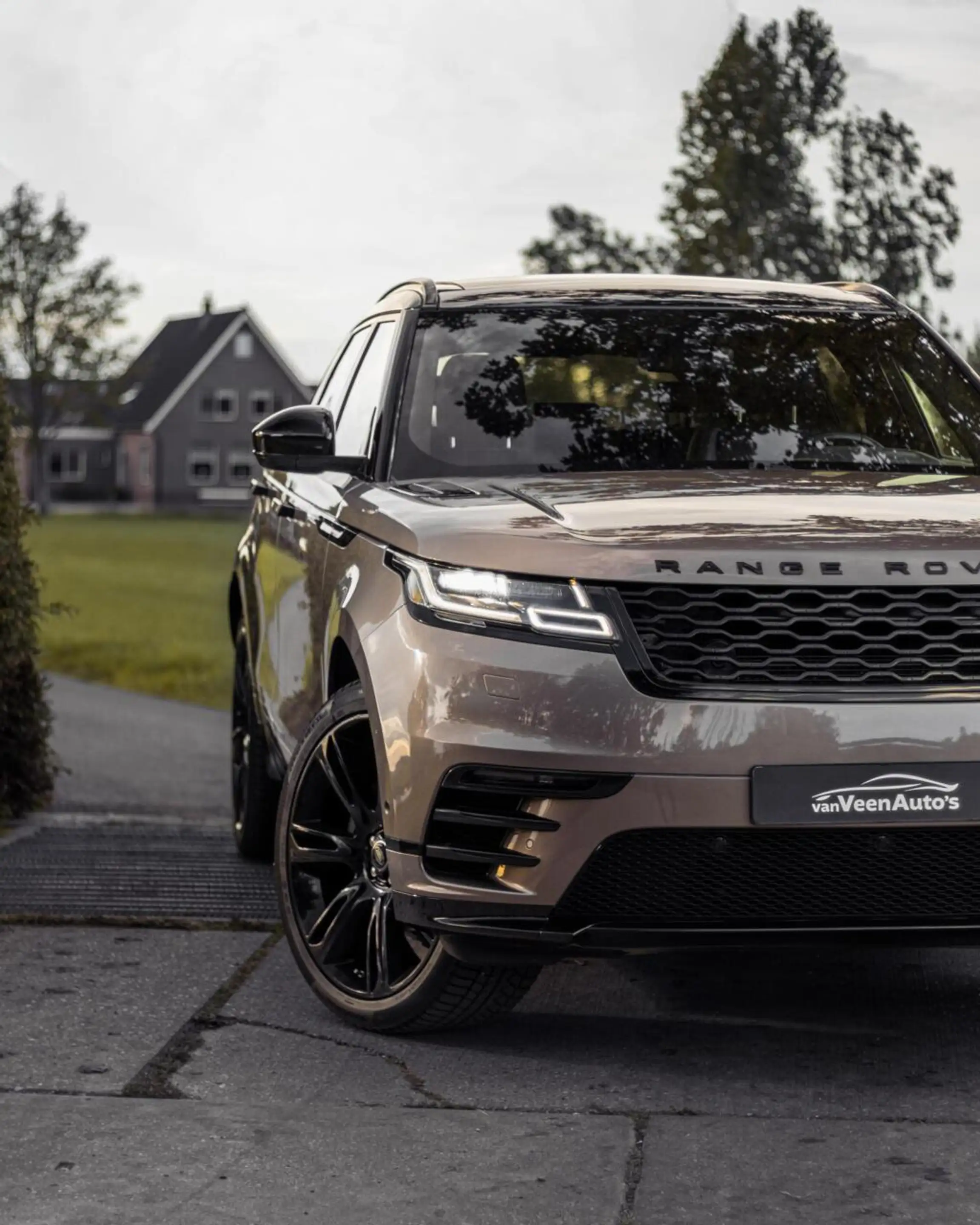 Land Rover Range Rover Velar 2.0 I4 Turbo AWD R-Dynamic HSE — photo 15