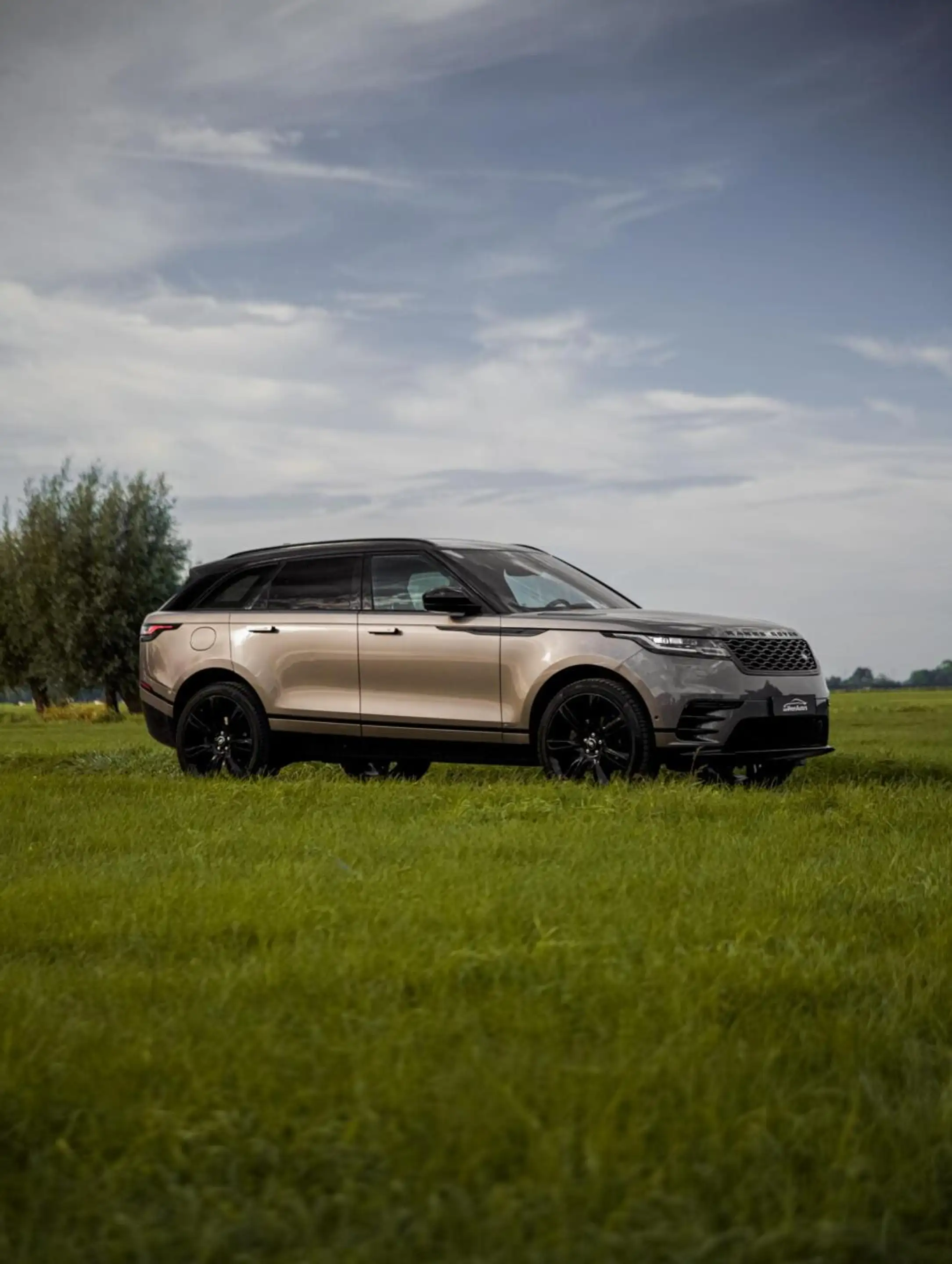 Land Rover Range Rover Velar 2.0 I4 Turbo AWD R-Dynamic HSE — photo 2