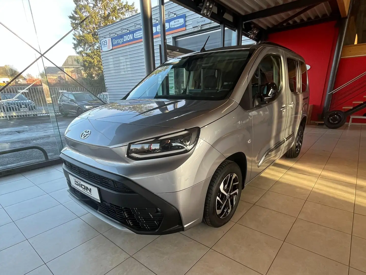 Toyota Proace City Proace City Verso SWB 1.5 D-4D Family TPMR Gris - 1