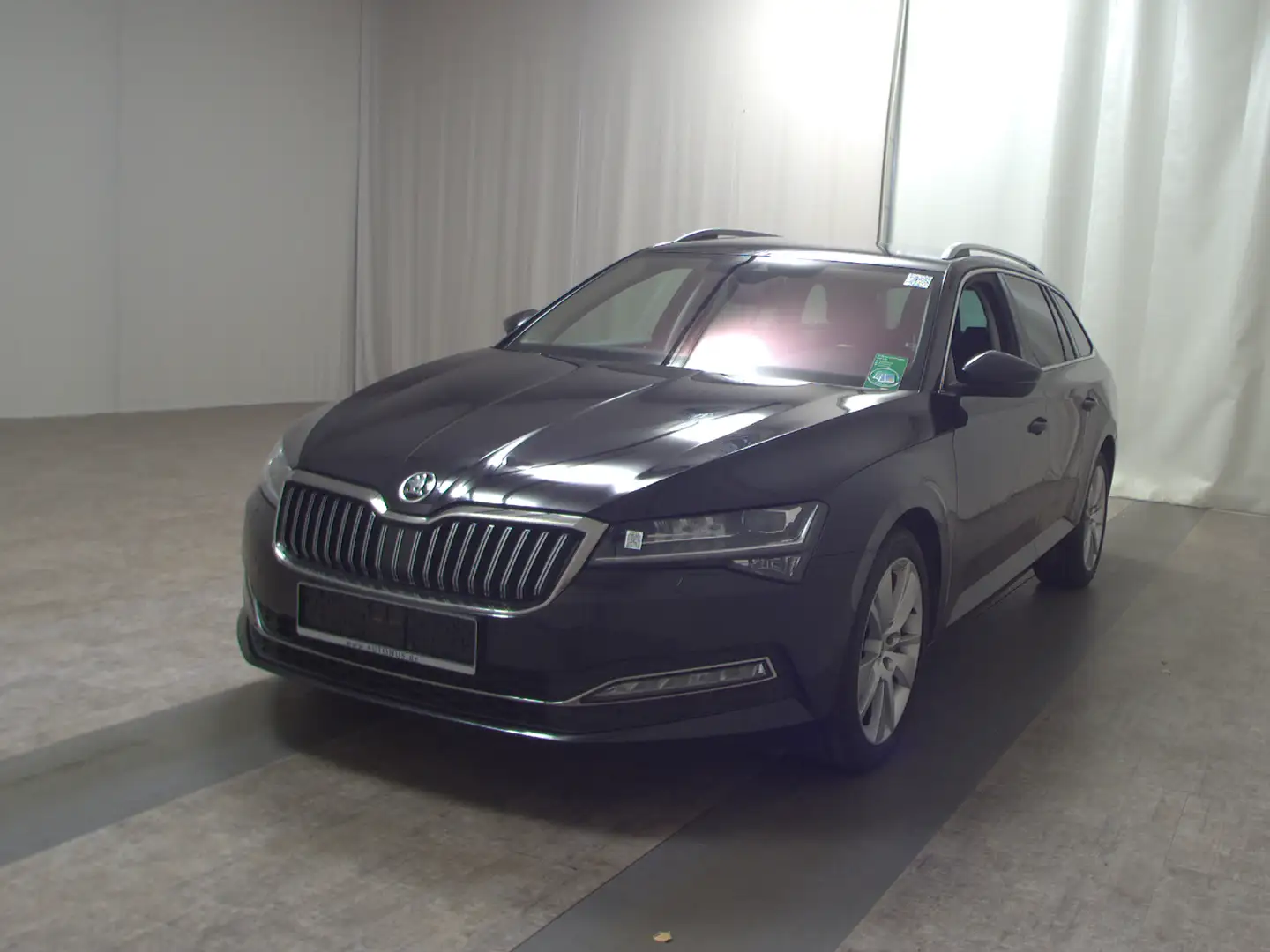 Skoda Superb Combi 2.0 TDI Premium Edition AHK Navi Schwarz - 2