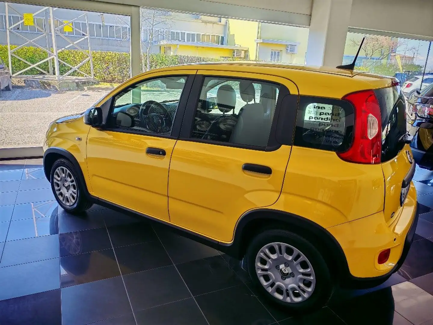 Fiat Panda 1.0 FireFly S&S Hybrid Giallo - 2