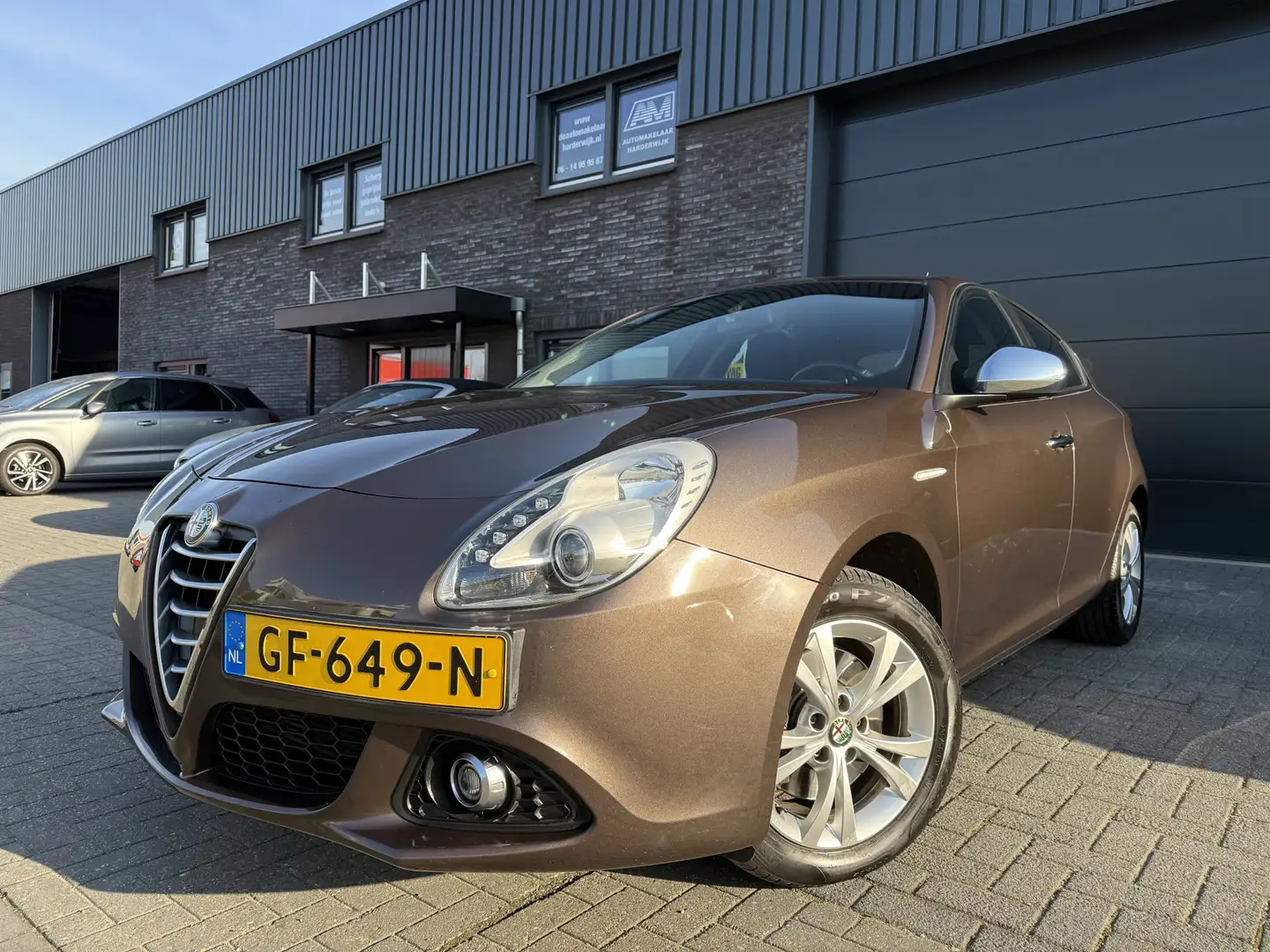 Alfa Romeo Giulietta 1.4 T Distinctive Lusso | 2E EIGENAAR | 12MND GARA Brown - 2