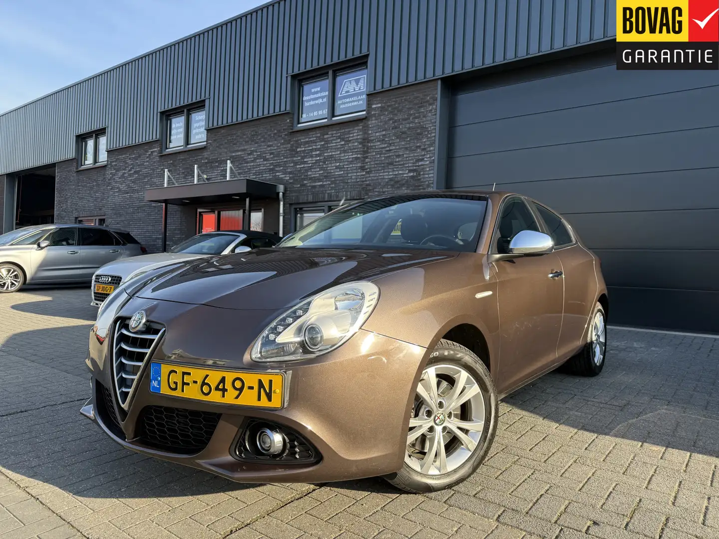 Alfa Romeo Giulietta 1.4 T Distinctive Lusso | 2E EIGENAAR | 12MND GARA Brown - 1