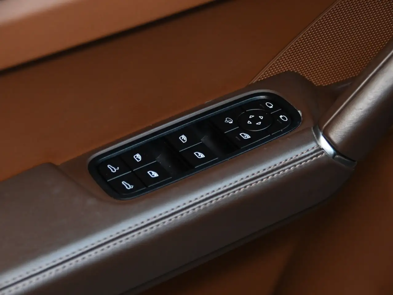 Porsche Cayenne снимка Porsche Cayenne