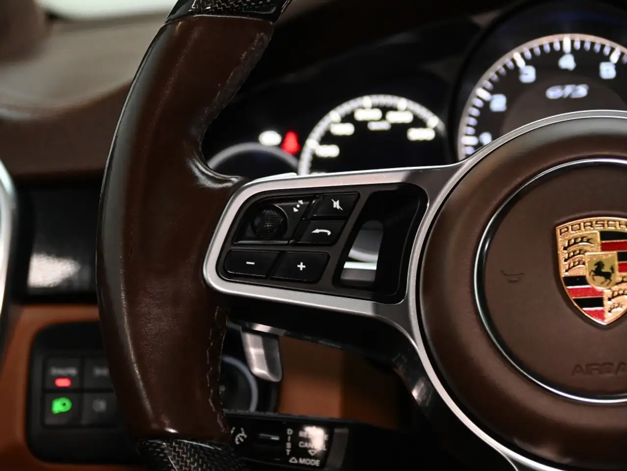 Porsche Cayenne снимка Porsche Cayenne