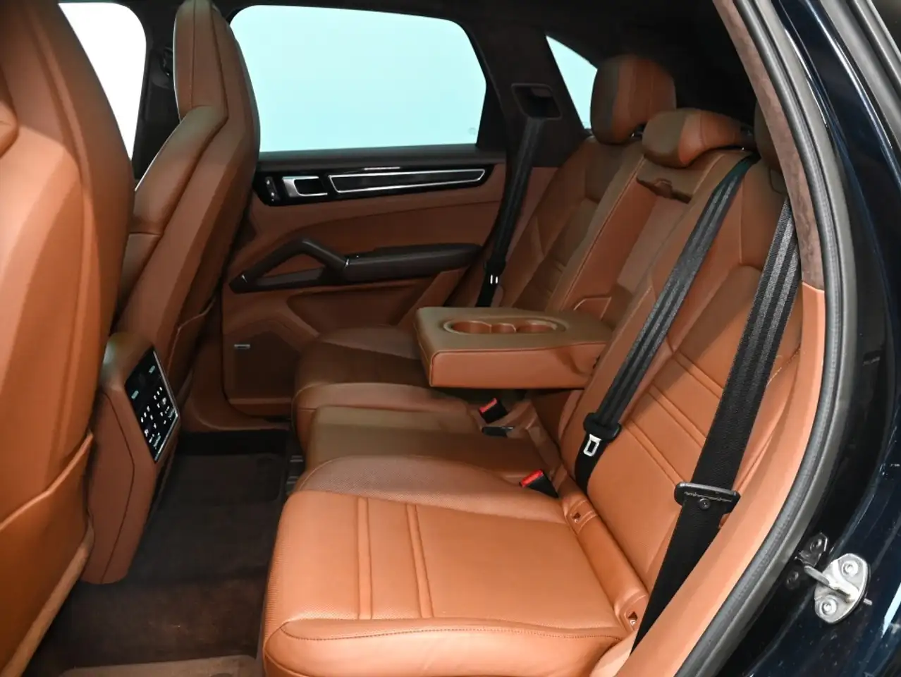 Porsche Cayenne снимка Porsche Cayenne
