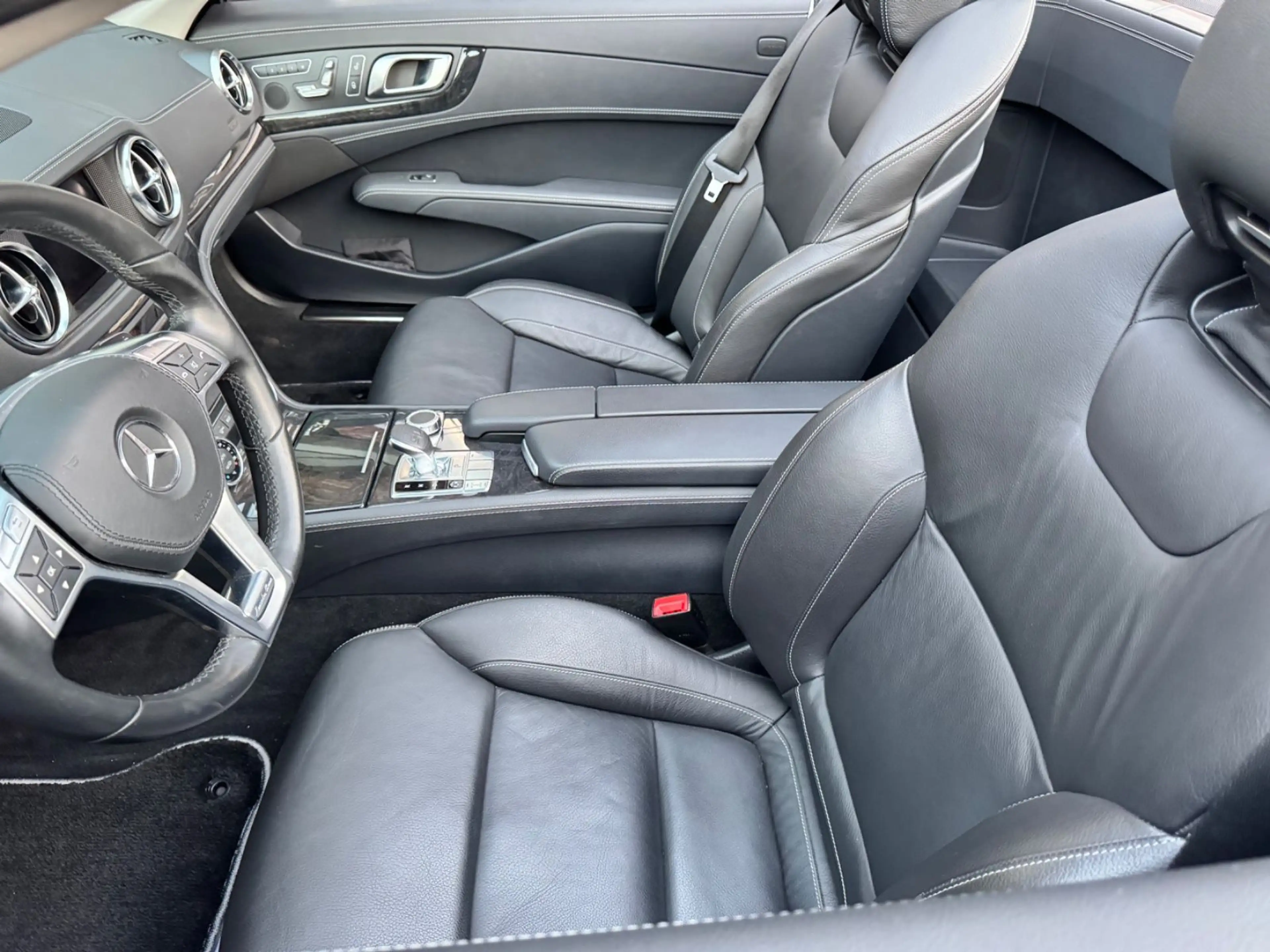 Mercedes-Benz SL 350 — photo 12