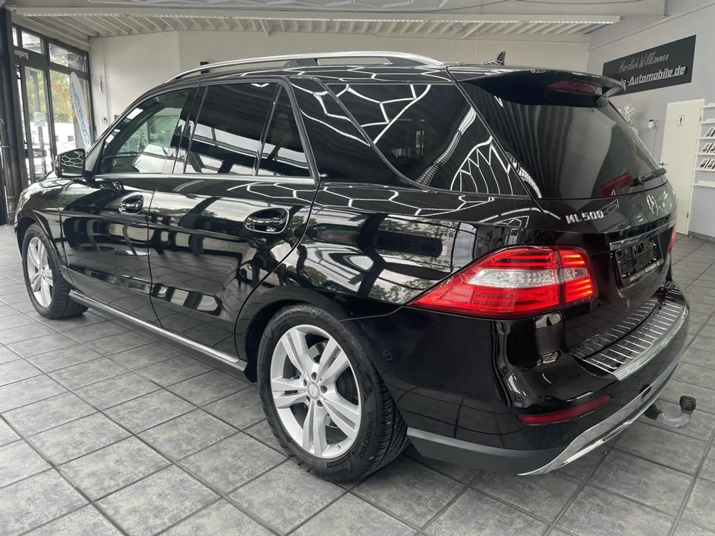 Mercedes-Benz ML 500 CGI V8 BE 4Matic, 1.Hand, Leder, 7G, Pano Noir - 2