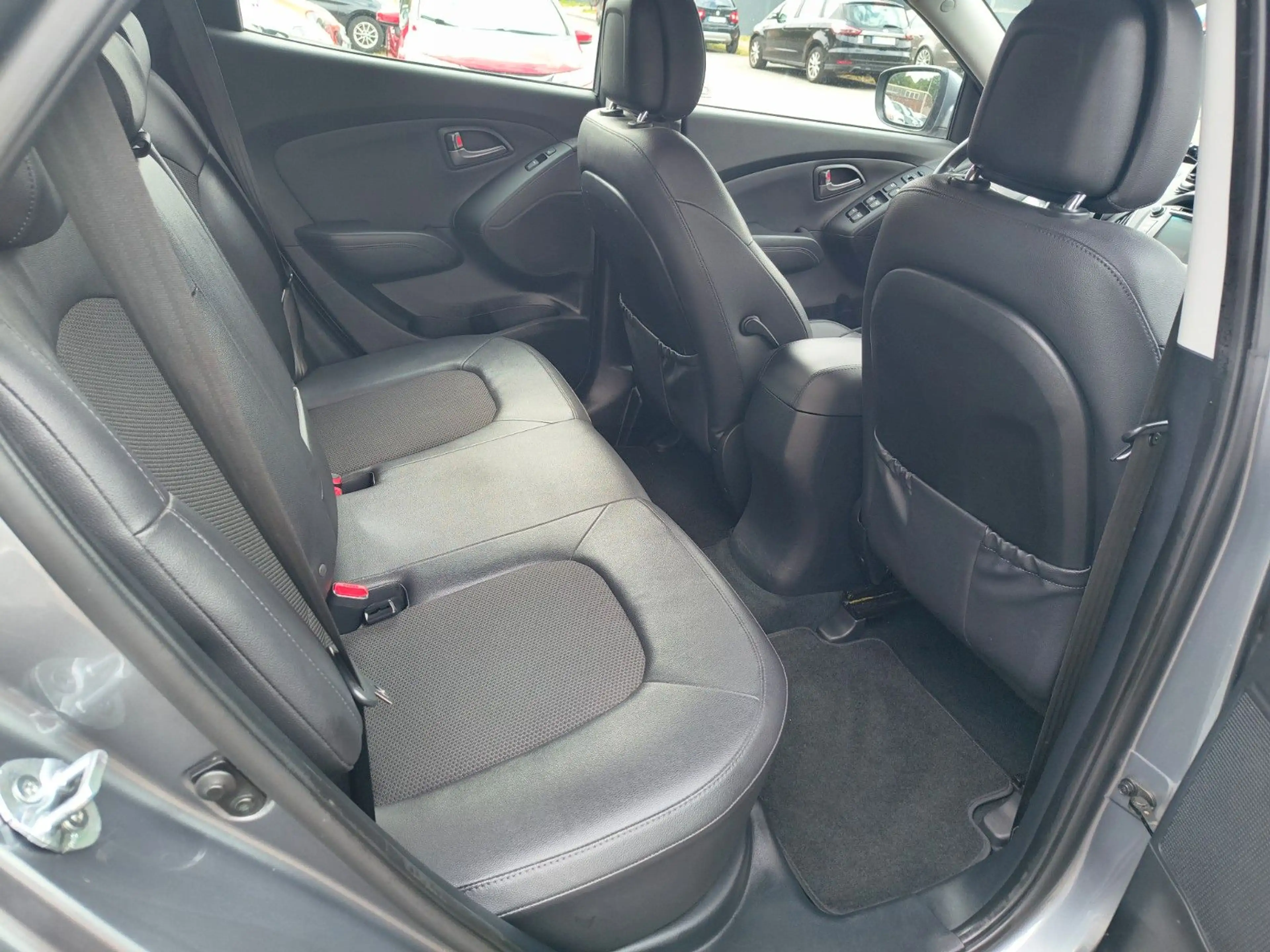 Hyundai iX35 FIFA World Cup Edition 2WD°Teilleder°AHK — photo 12