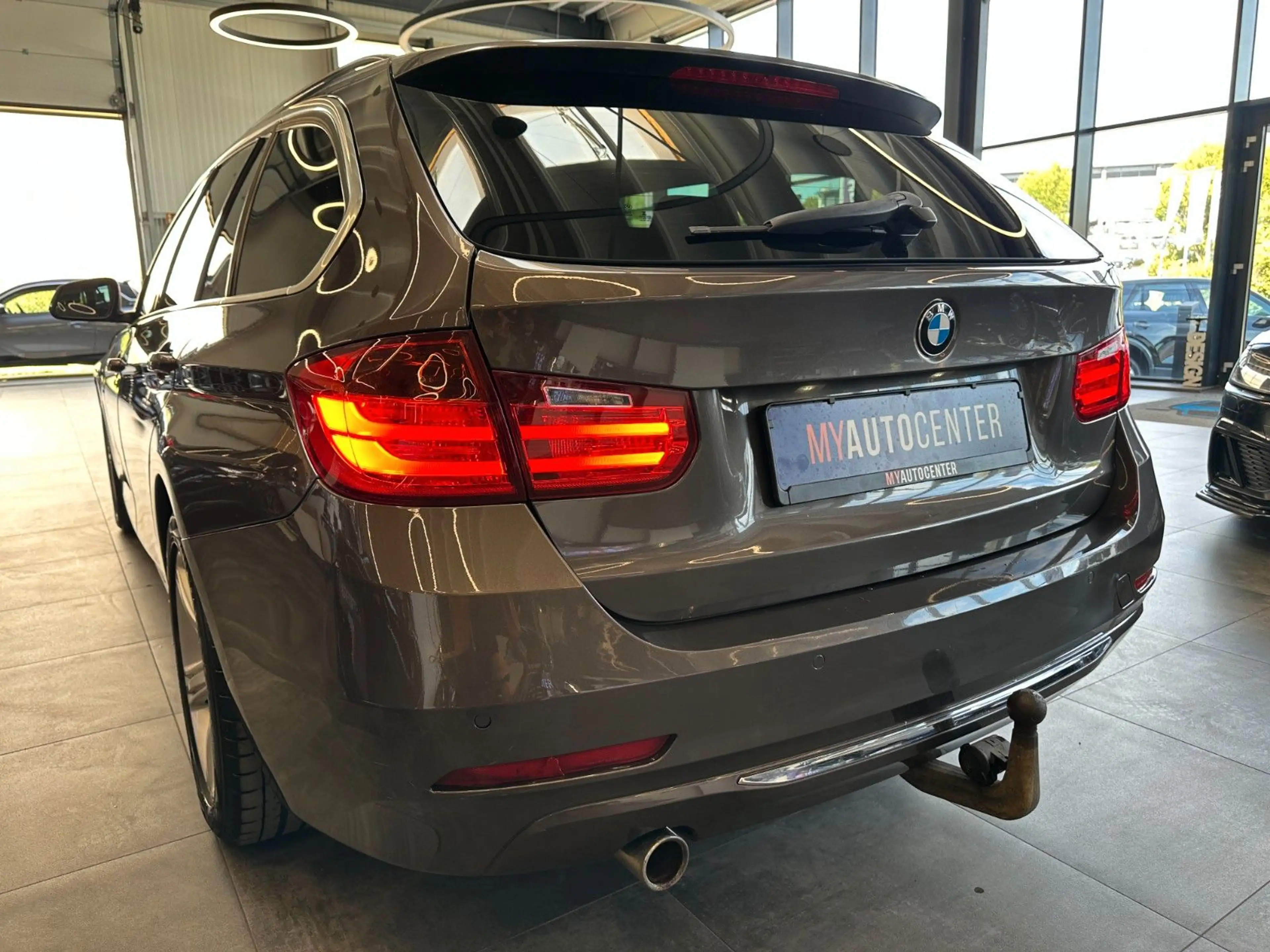 BMW 320 *HARMANKARDON*HUD*TOTWASSIST*AHK*TEMPO*NAVI* — photo 6