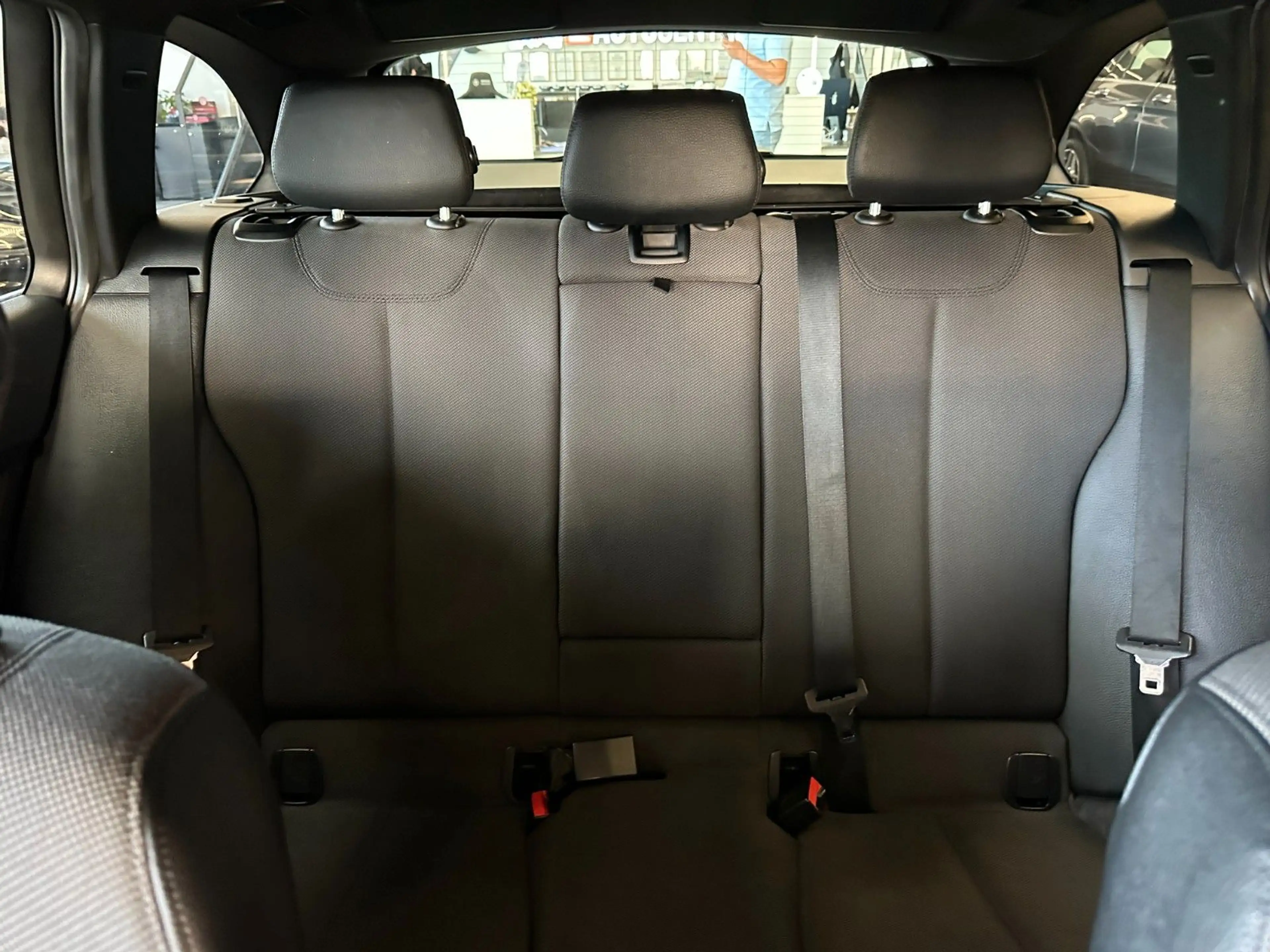 BMW 320 *HARMANKARDON*HUD*TOTWASSIST*AHK*TEMPO*NAVI* — photo 11