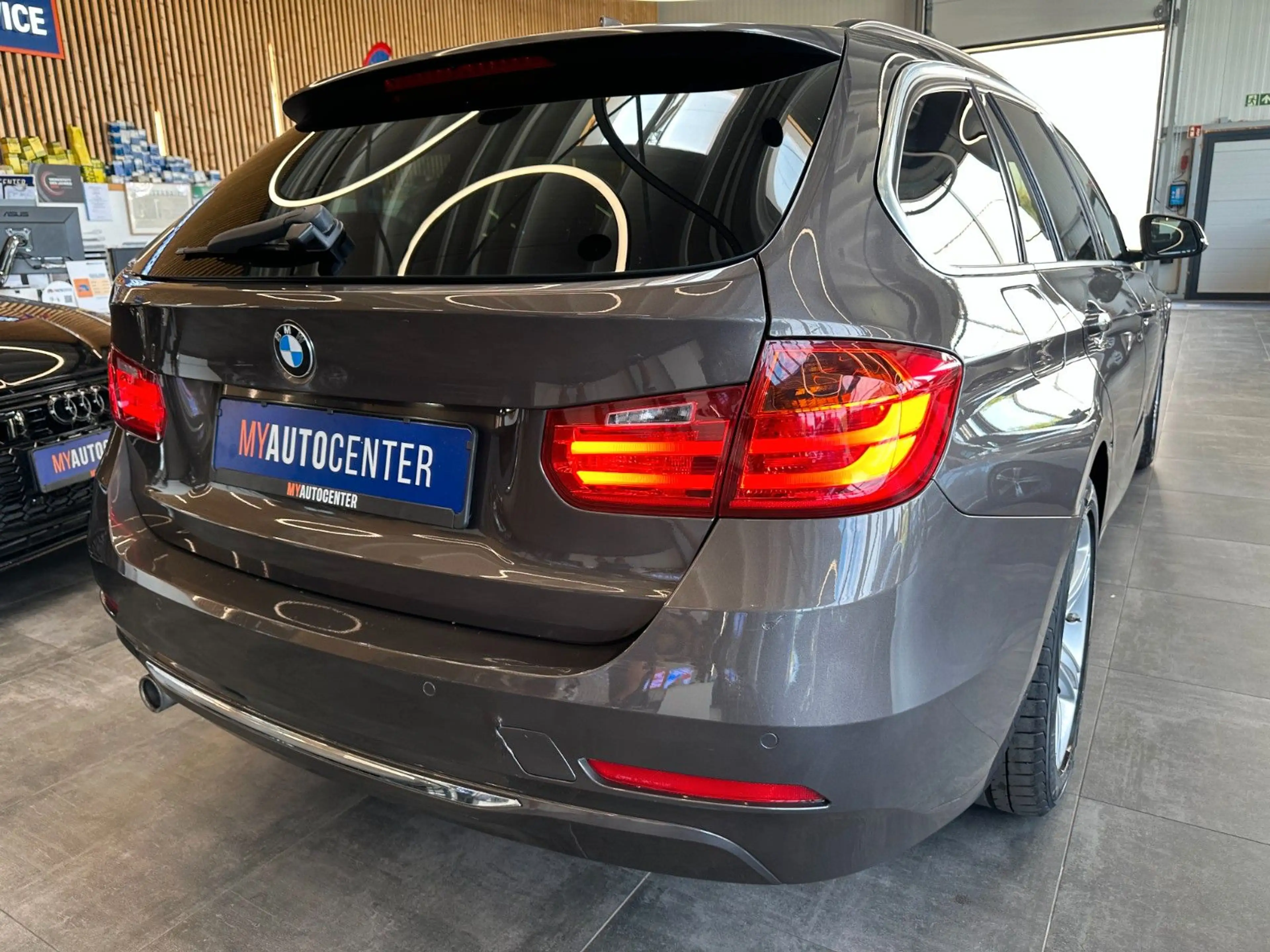BMW 320 *HARMANKARDON*HUD*TOTWASSIST*AHK*TEMPO*NAVI* — photo 2
