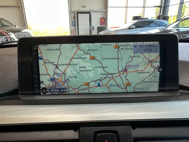 BMW 3 Series view 14