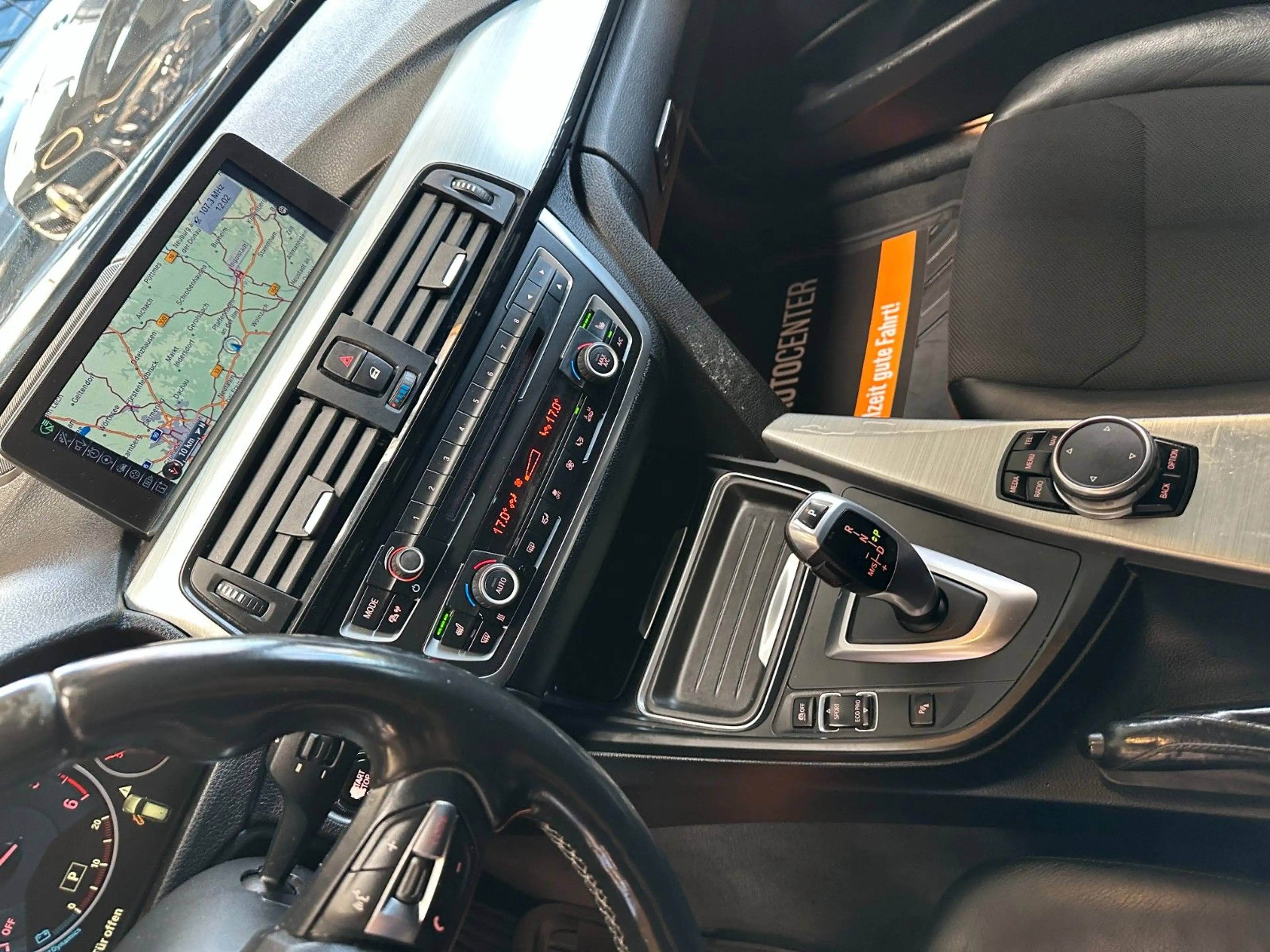 BMW 320 *HARMANKARDON*HUD*TOTWASSIST*AHK*TEMPO*NAVI* — photo 12