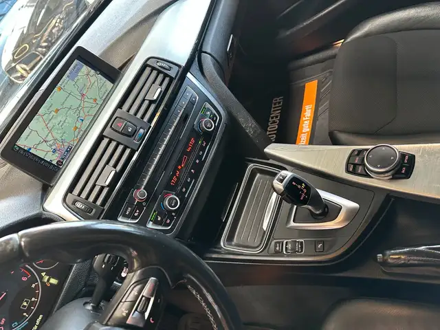 BMW 3 Series view 12
