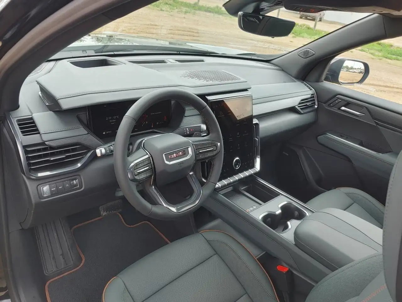 GMC Acadia снимка GMC Acadia