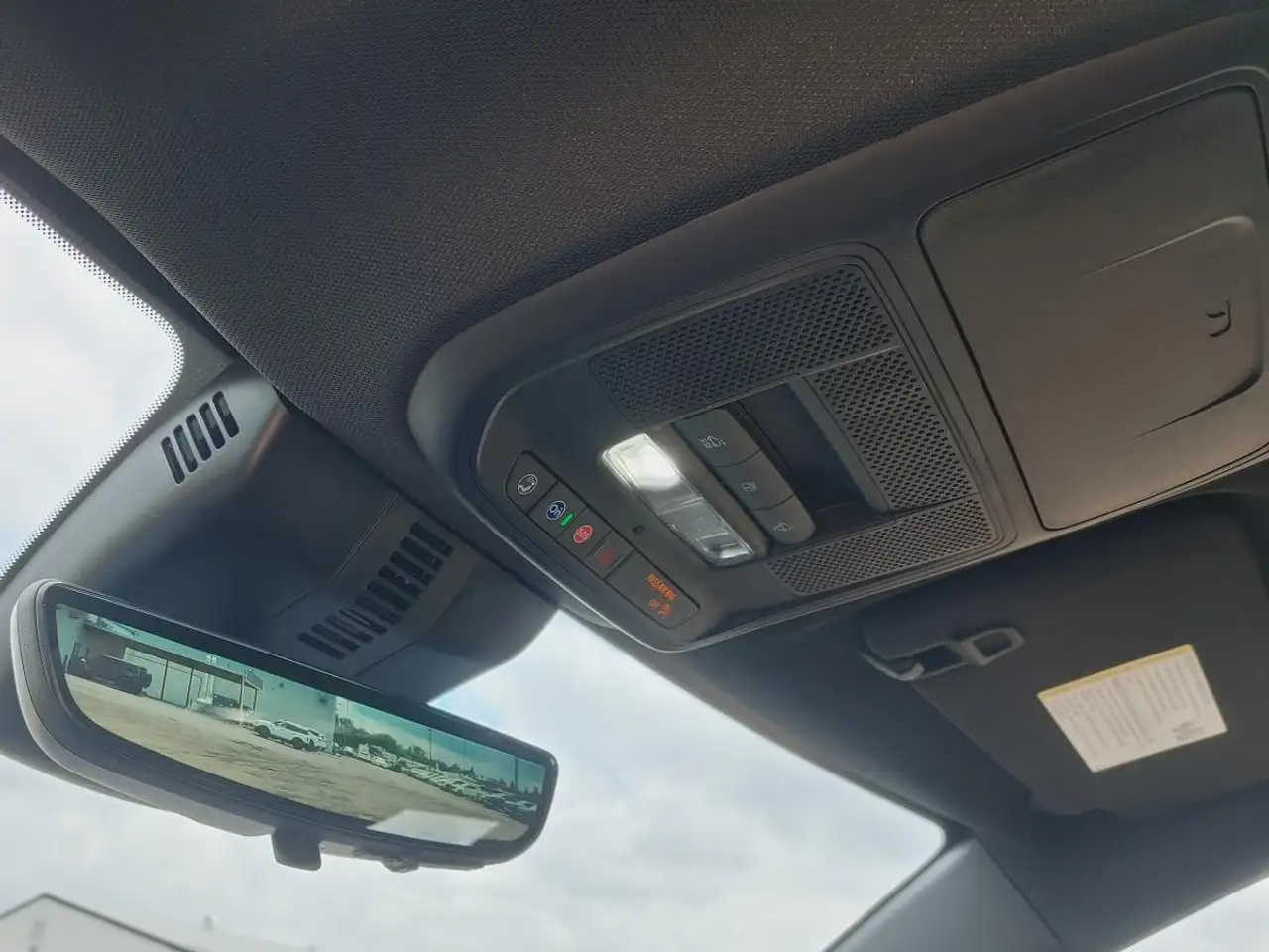 GMC Acadia снимка GMC Acadia